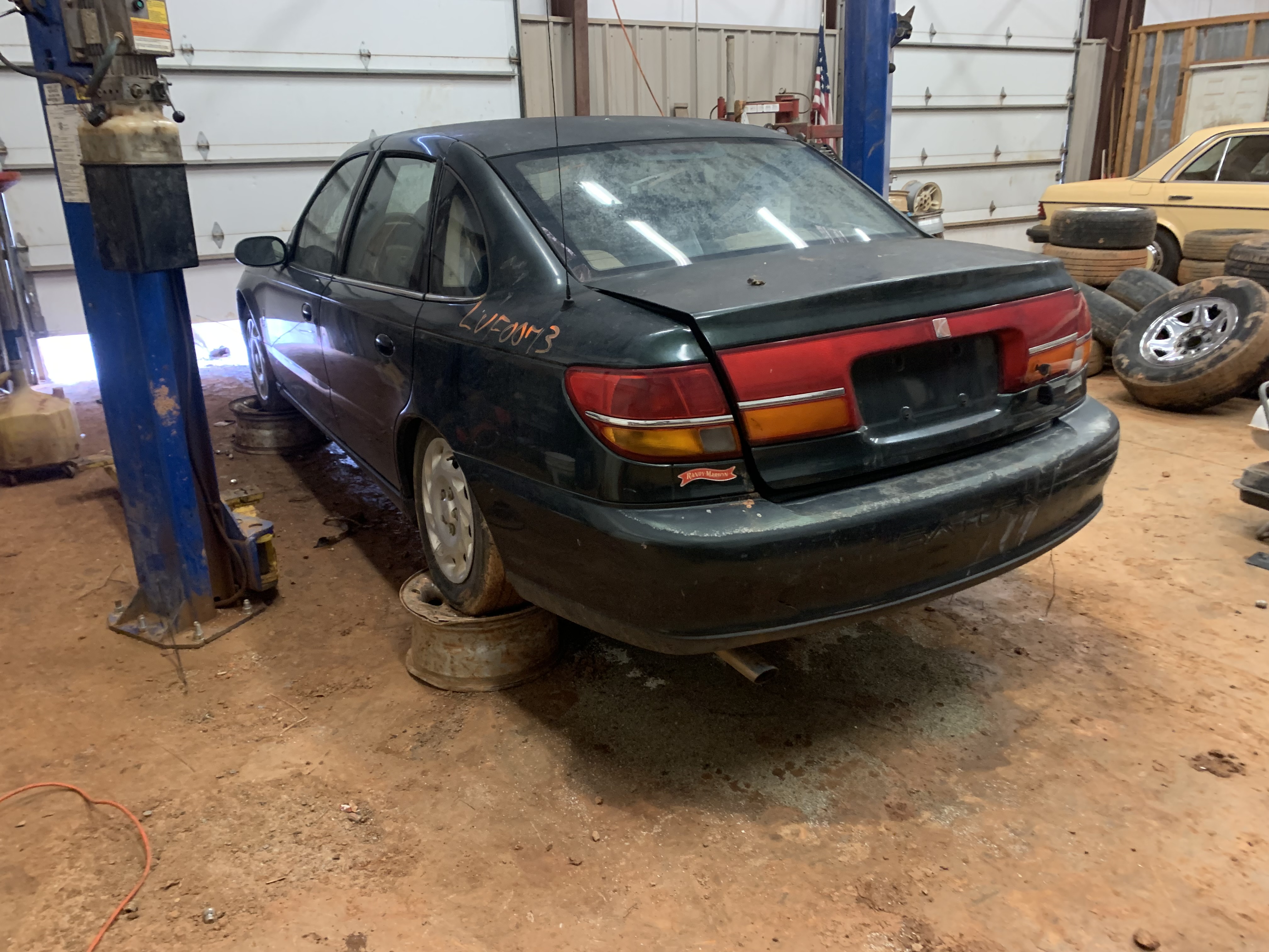 2001 SATURN LS1