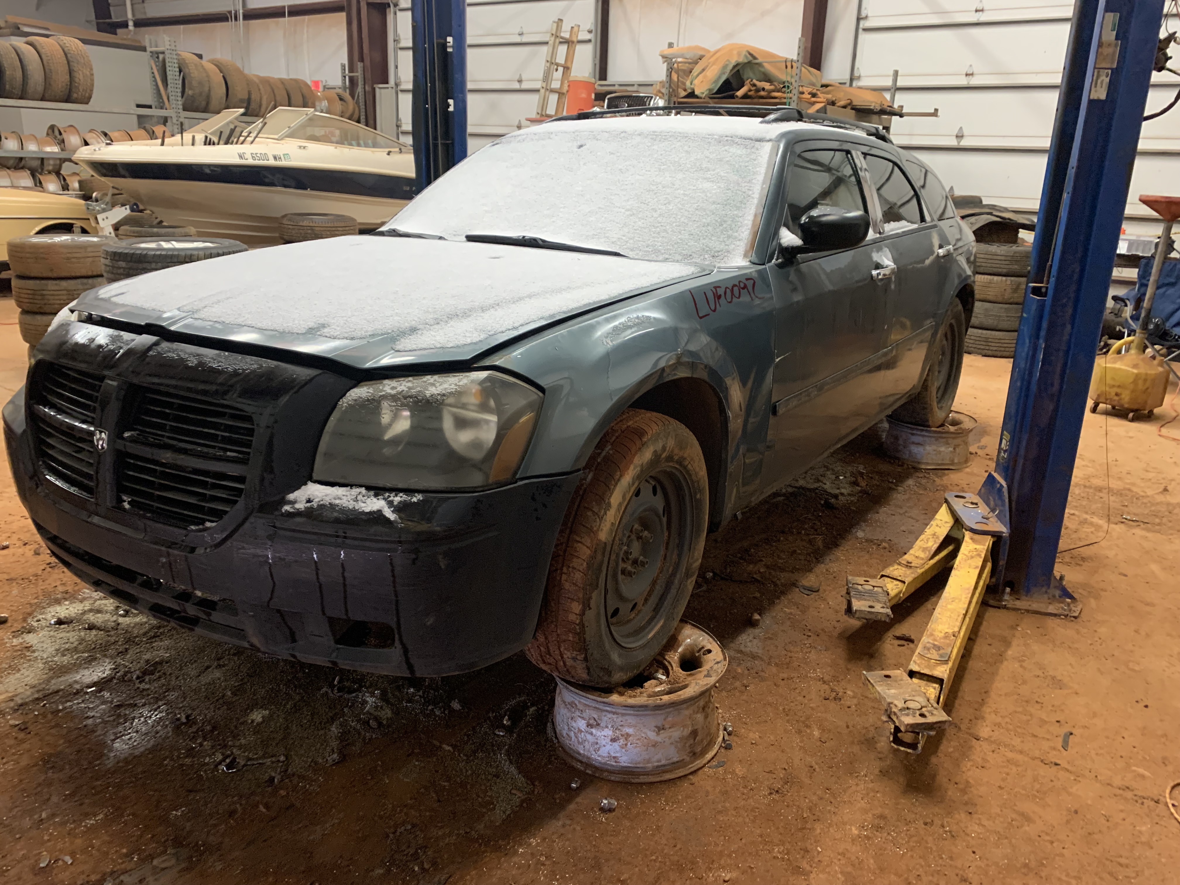 2005 DODGE Magnum