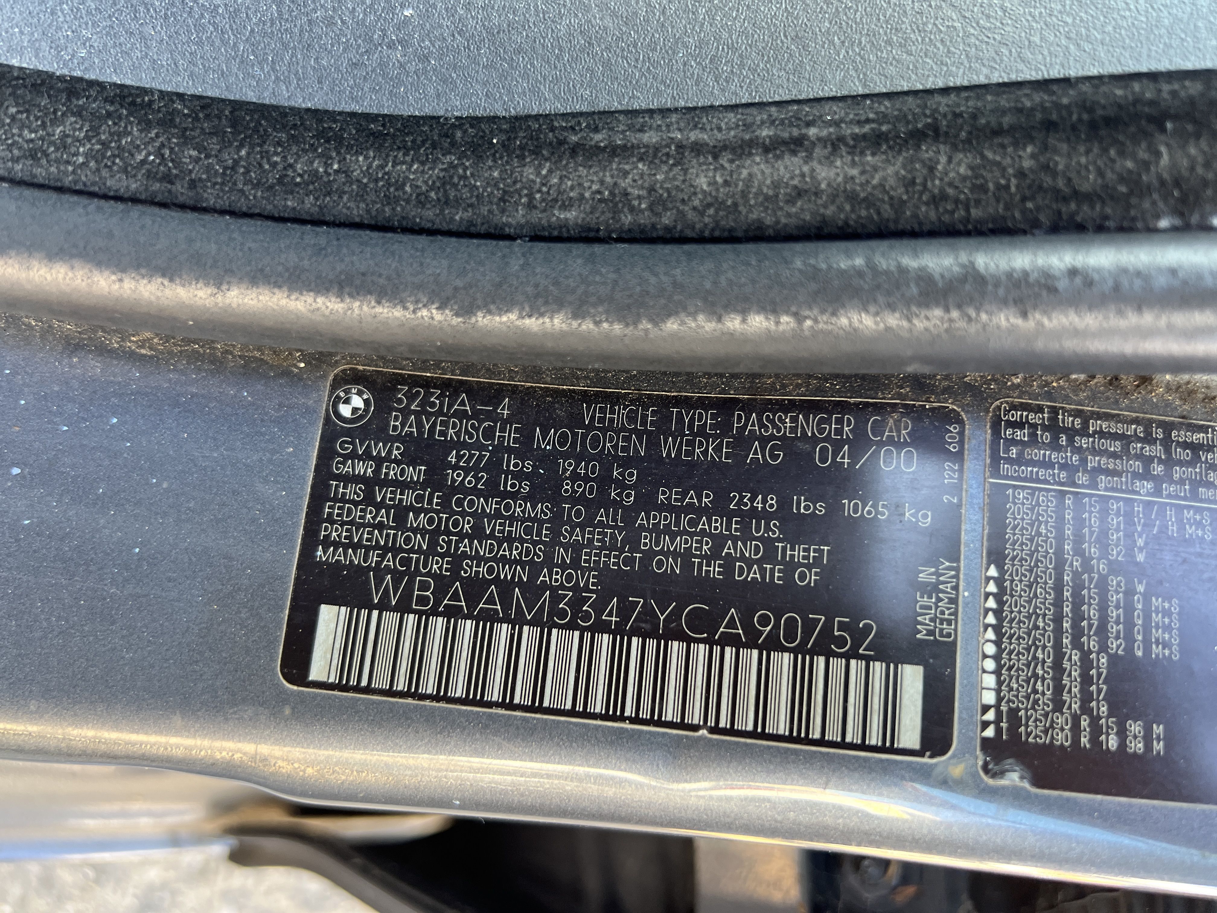2000 BMW 323i