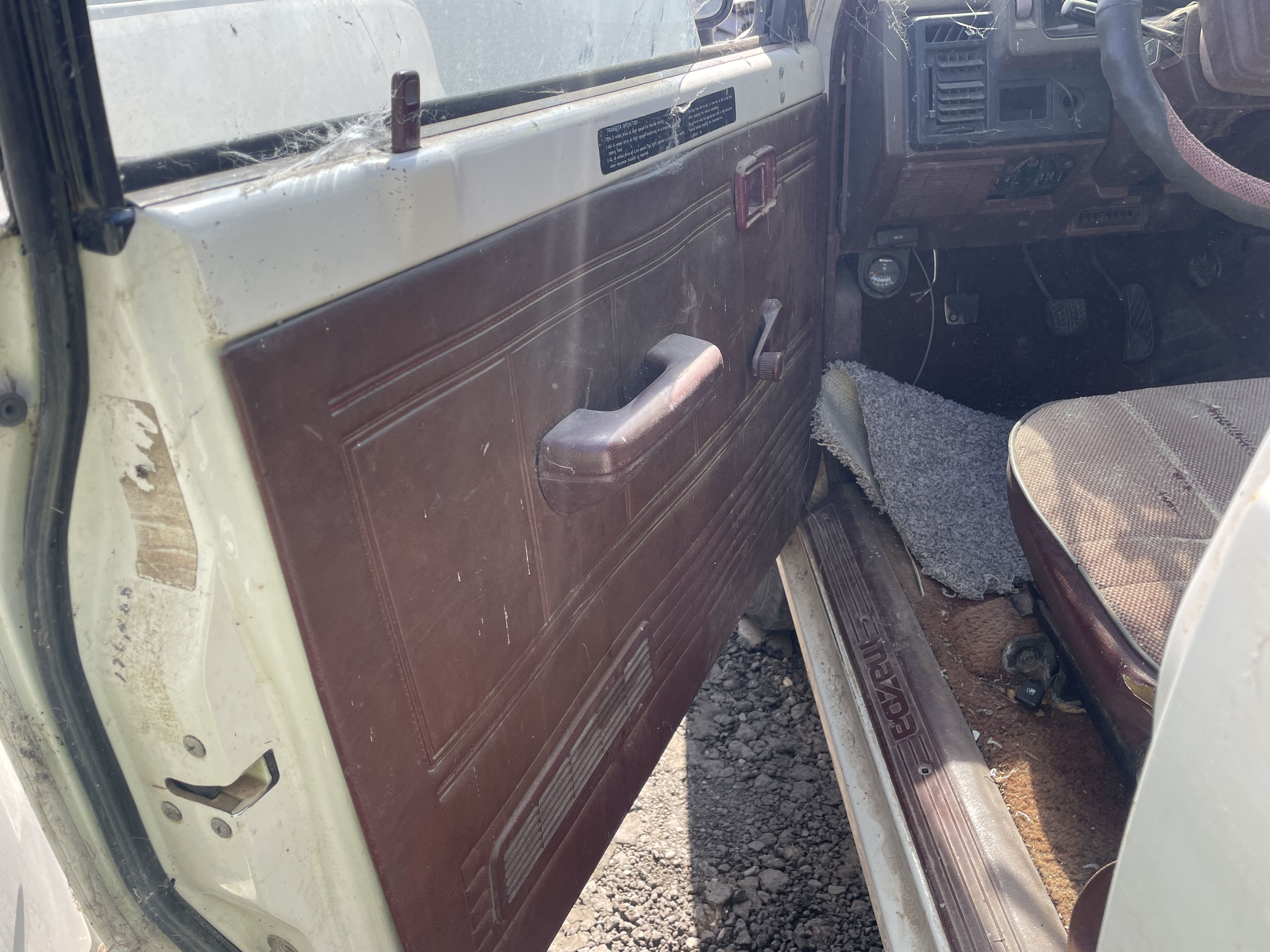 1987 MAZDA B2000