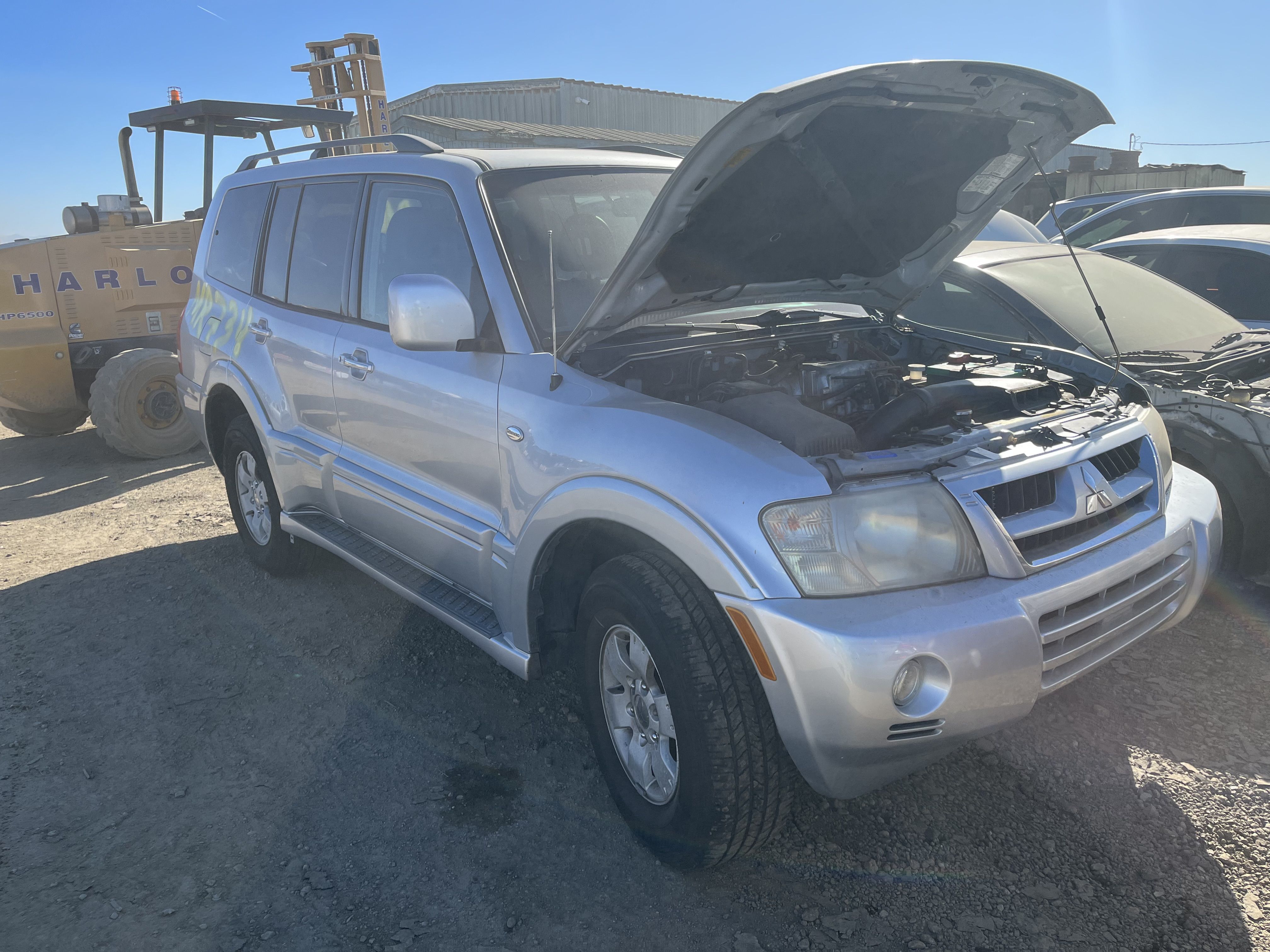 2004 MITSUBISHI Montero