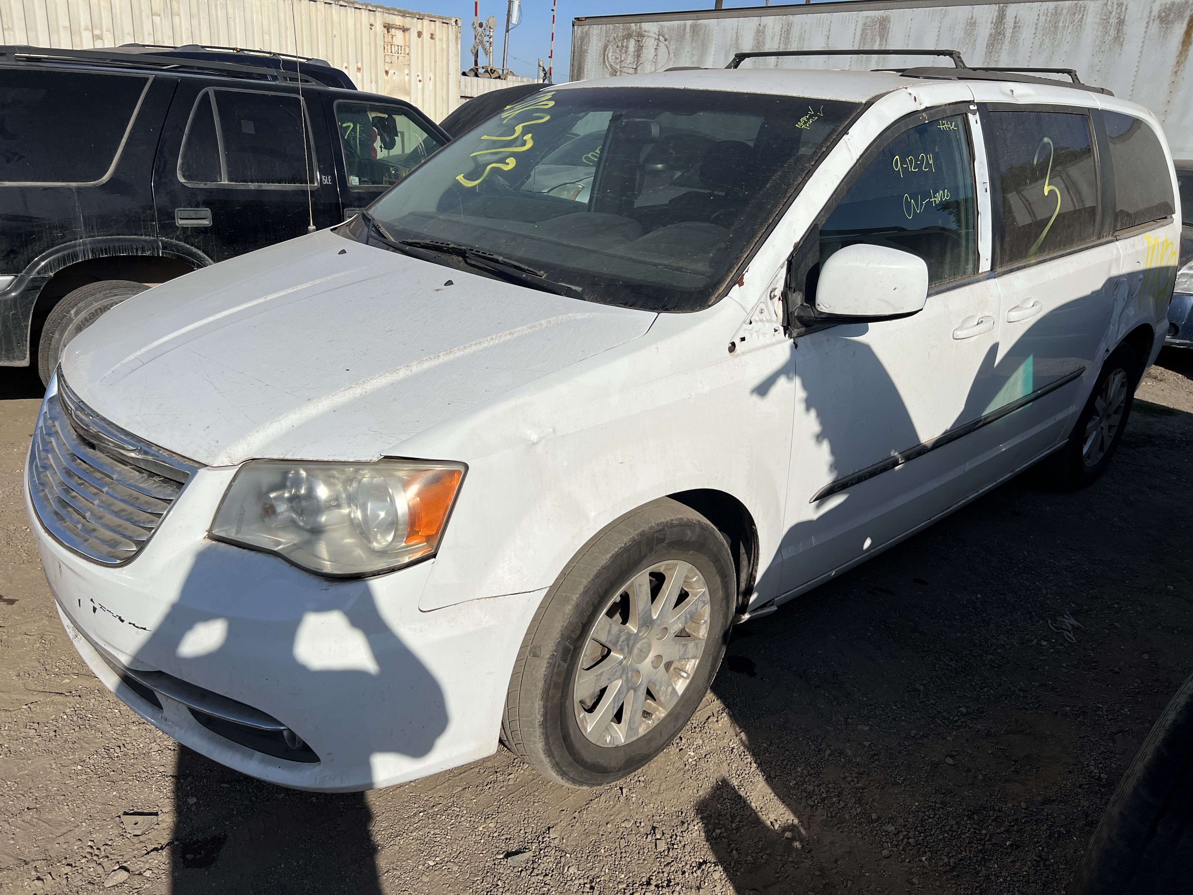 2014 CHRYSLER Town and Country