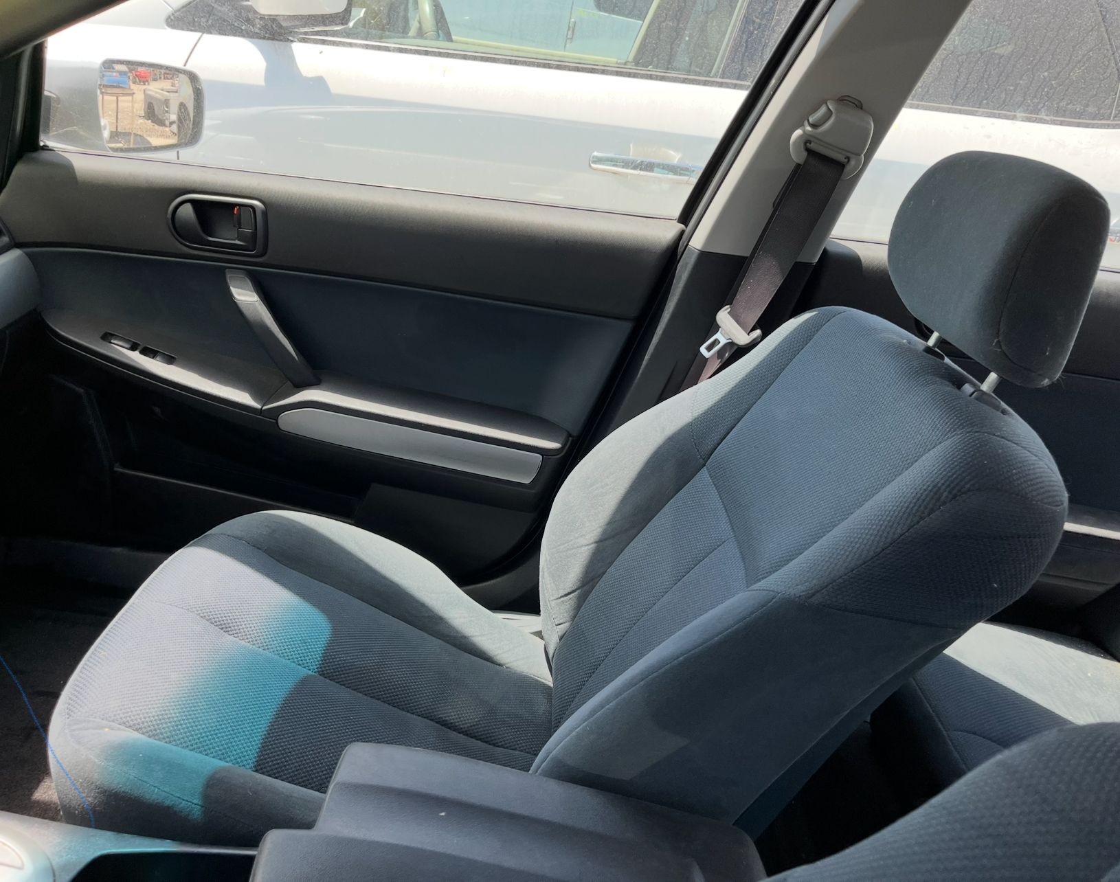 2004 MITSUBISHI Galant
