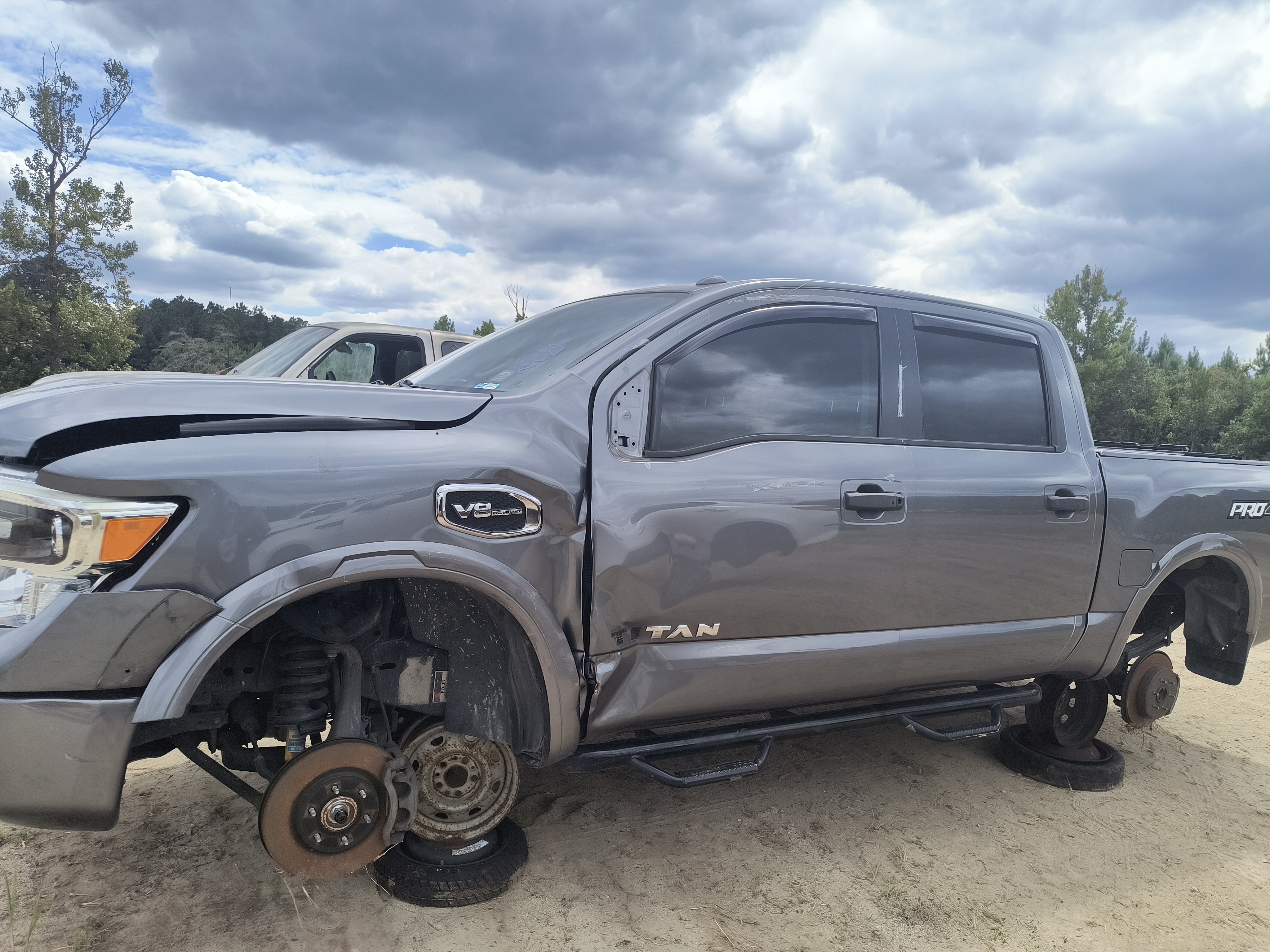 2017 NISSAN Titan