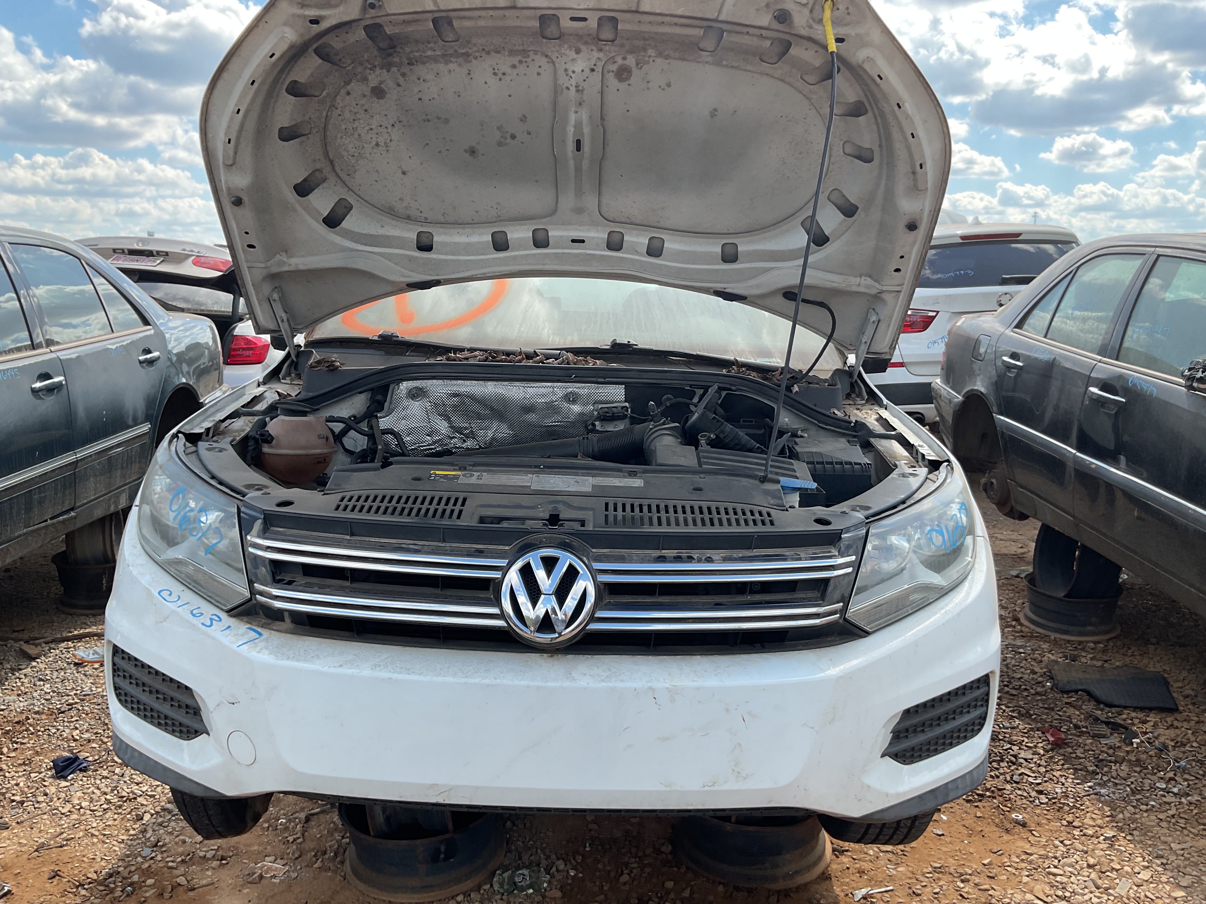 2014 VOLKSWAGEN Tiguan