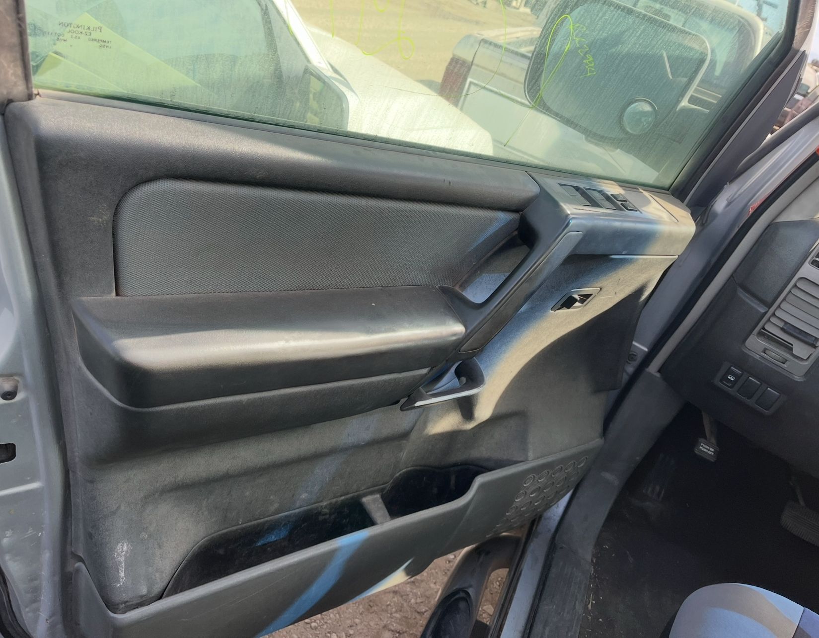 2005 NISSAN Titan