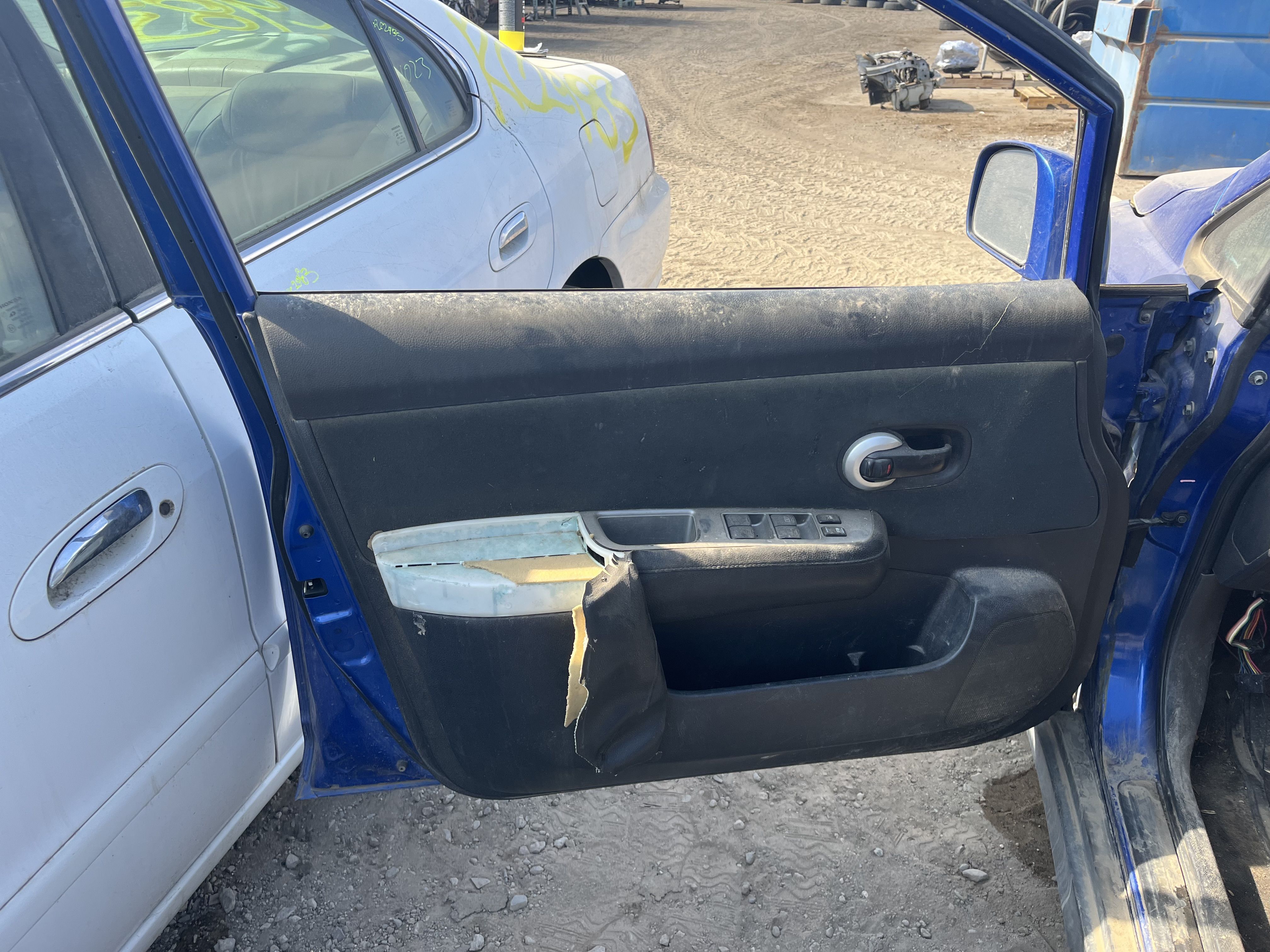 2011 NISSAN Versa