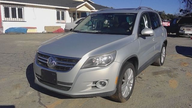 2009 VOLKSWAGEN Tiguan