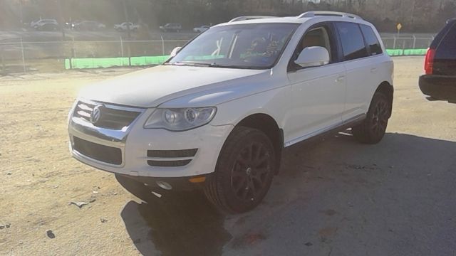 2010 VOLKSWAGEN Touareg