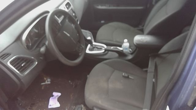 2011 CHRYSLER 200