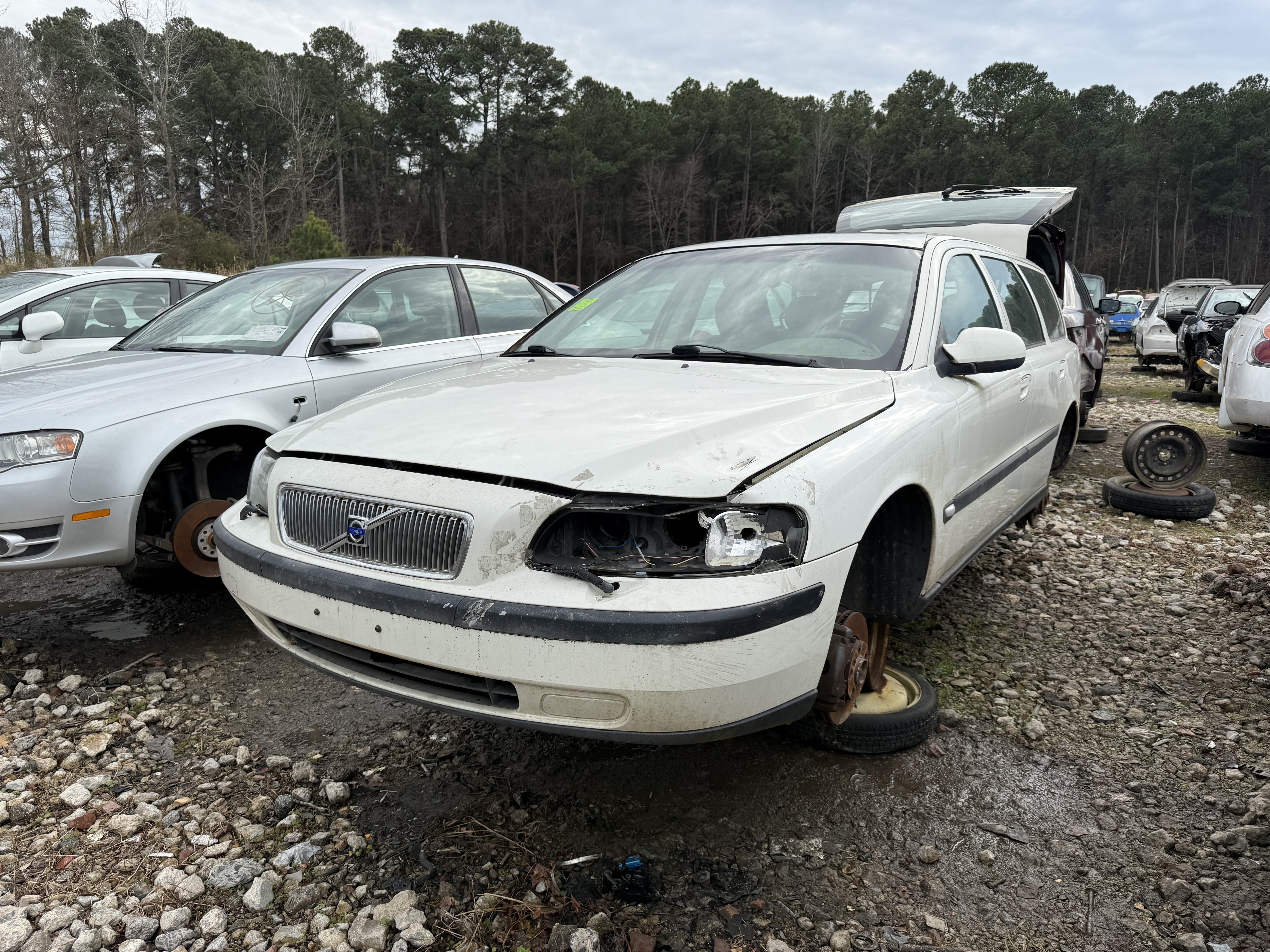 2001 VOLVO V70