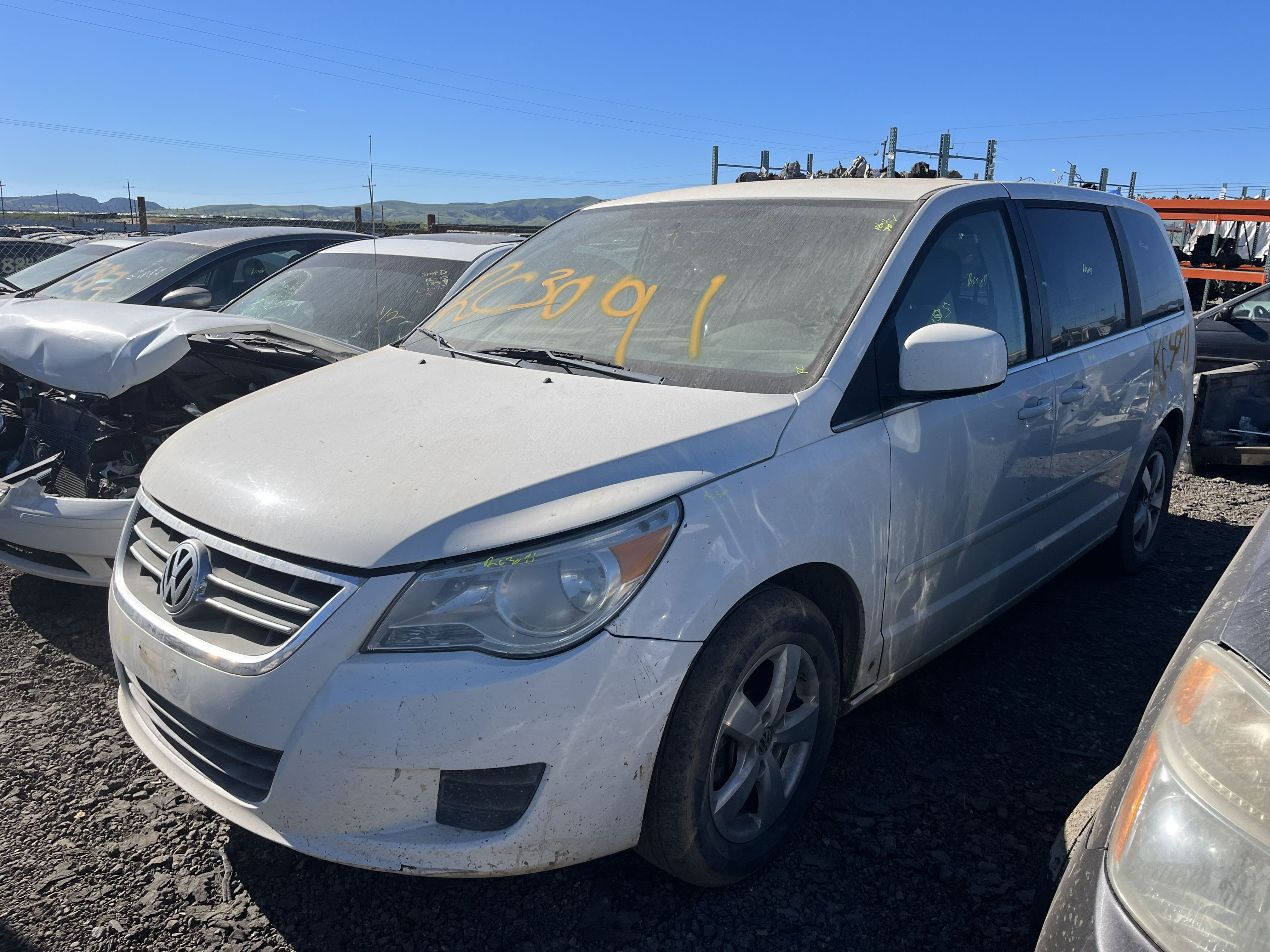 2010 VOLKSWAGEN Routan