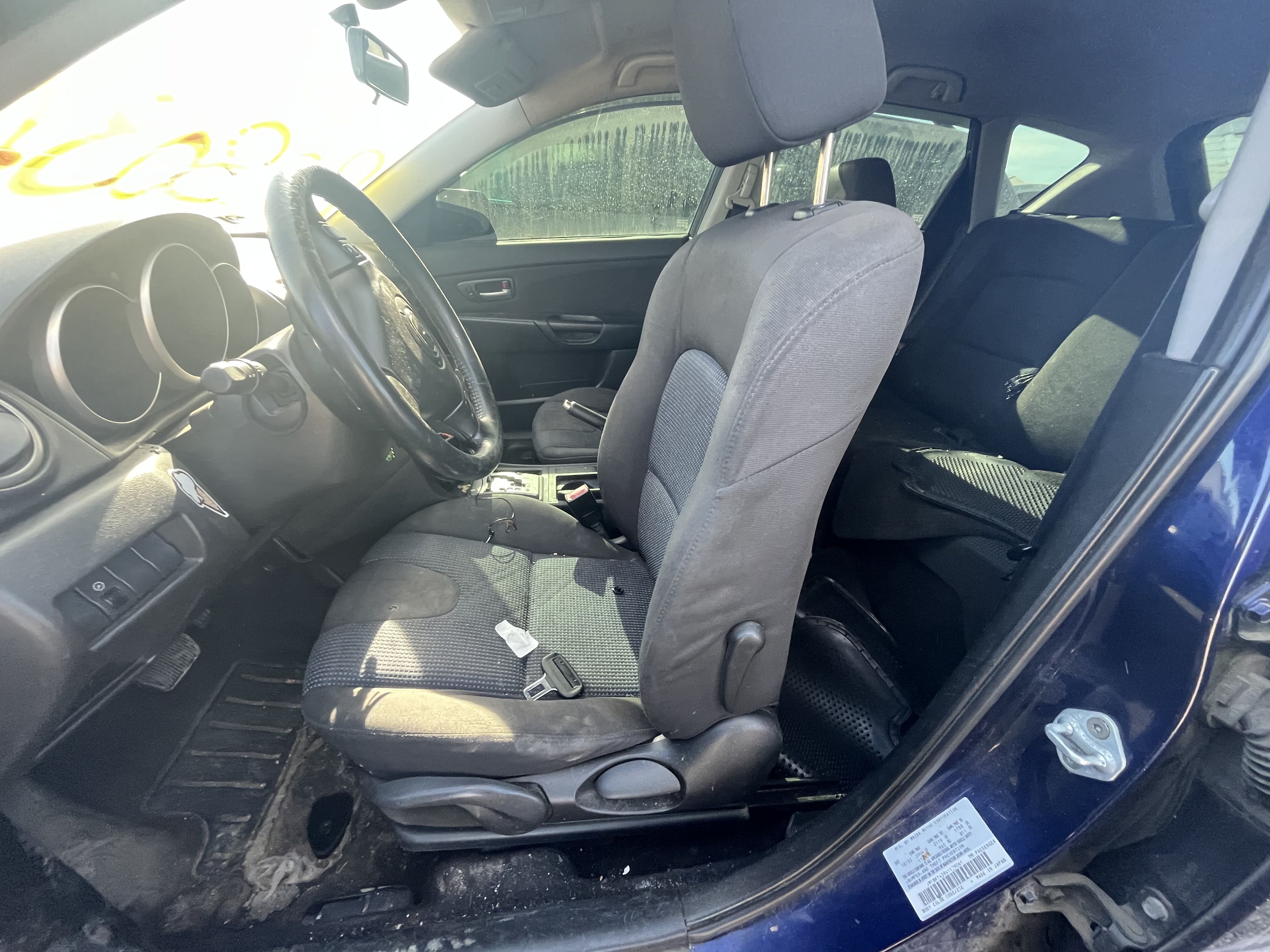 2004 MAZDA Mazda3