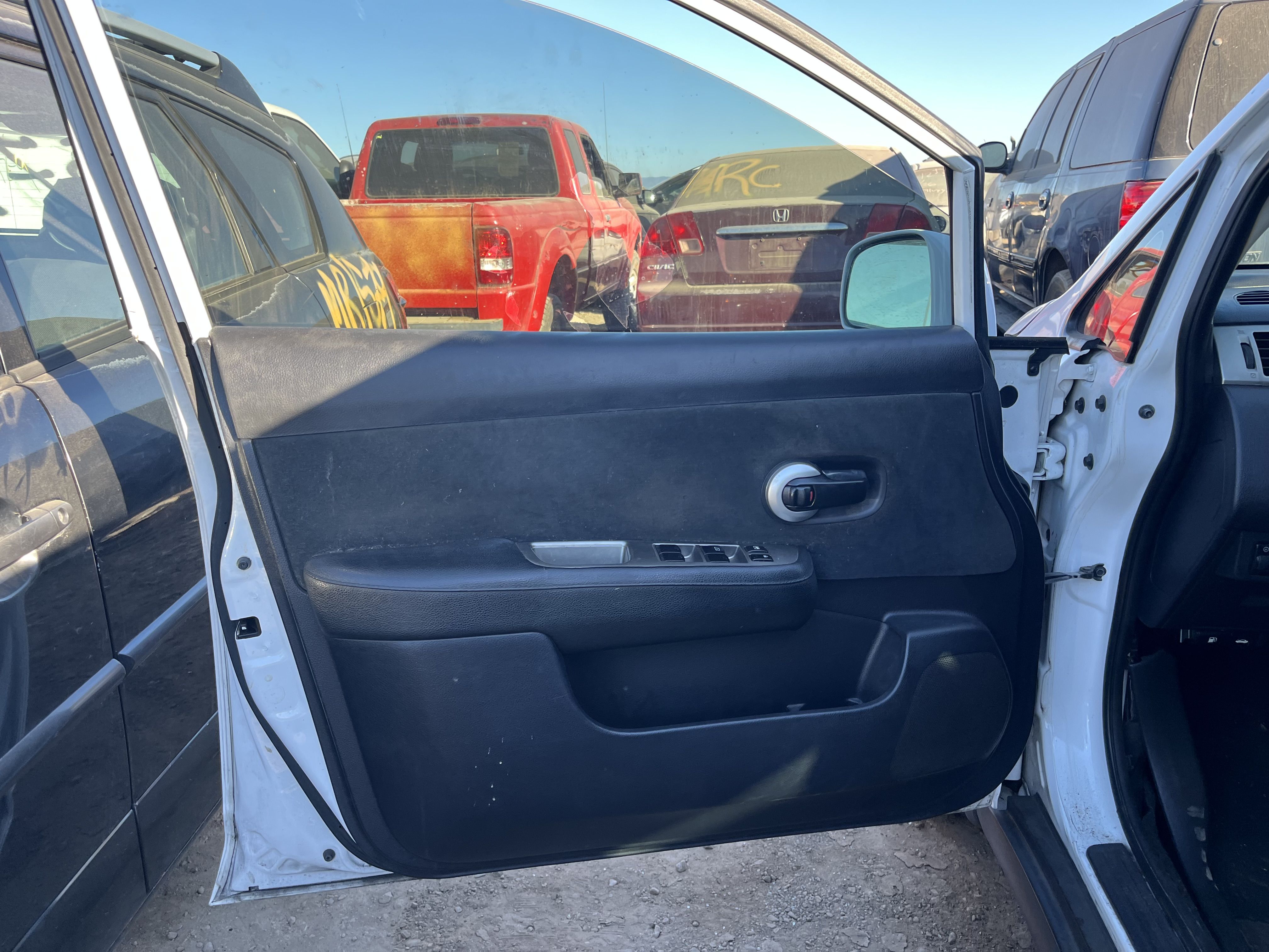 2011 NISSAN Versa