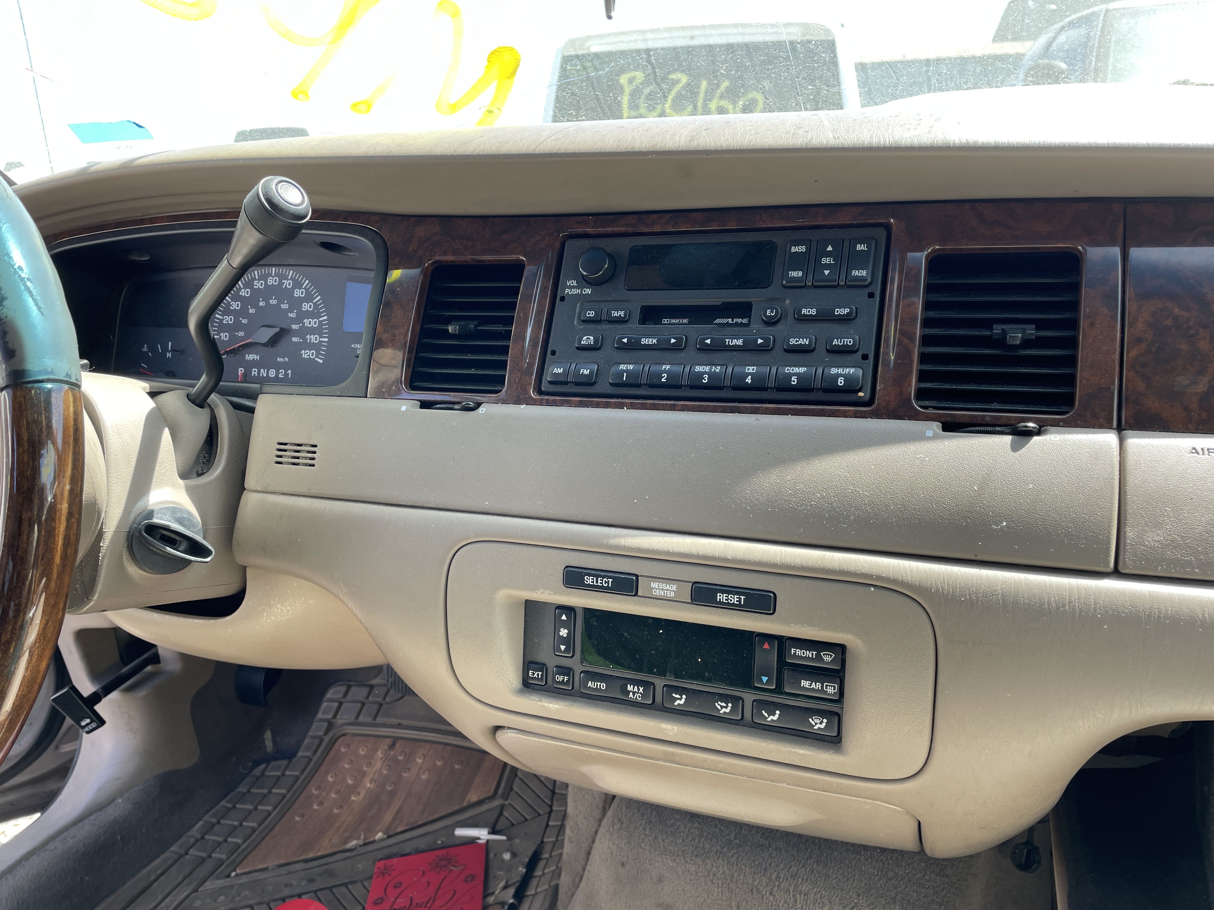 2002 LINCOLN Town Car