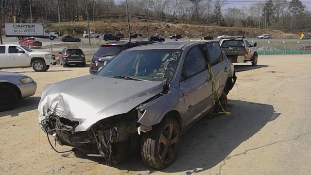 2004 MAZDA Mazda3