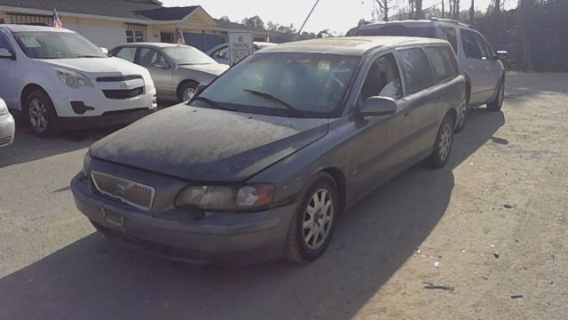 2001 VOLVO V70