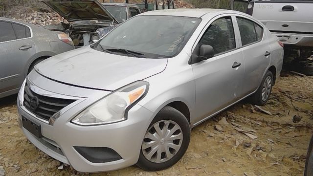 2015 NISSAN Versa
