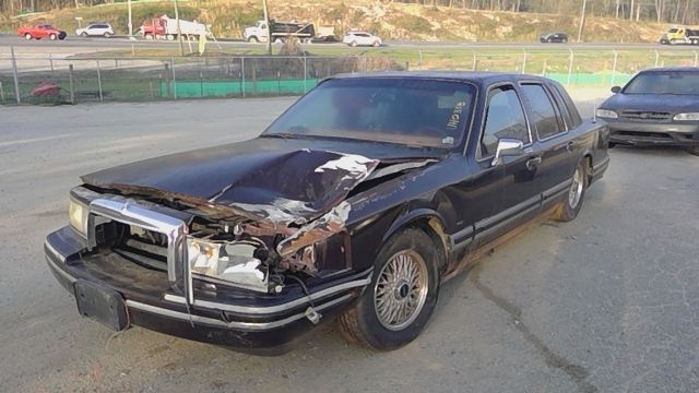 1993 LINCOLN Town Car