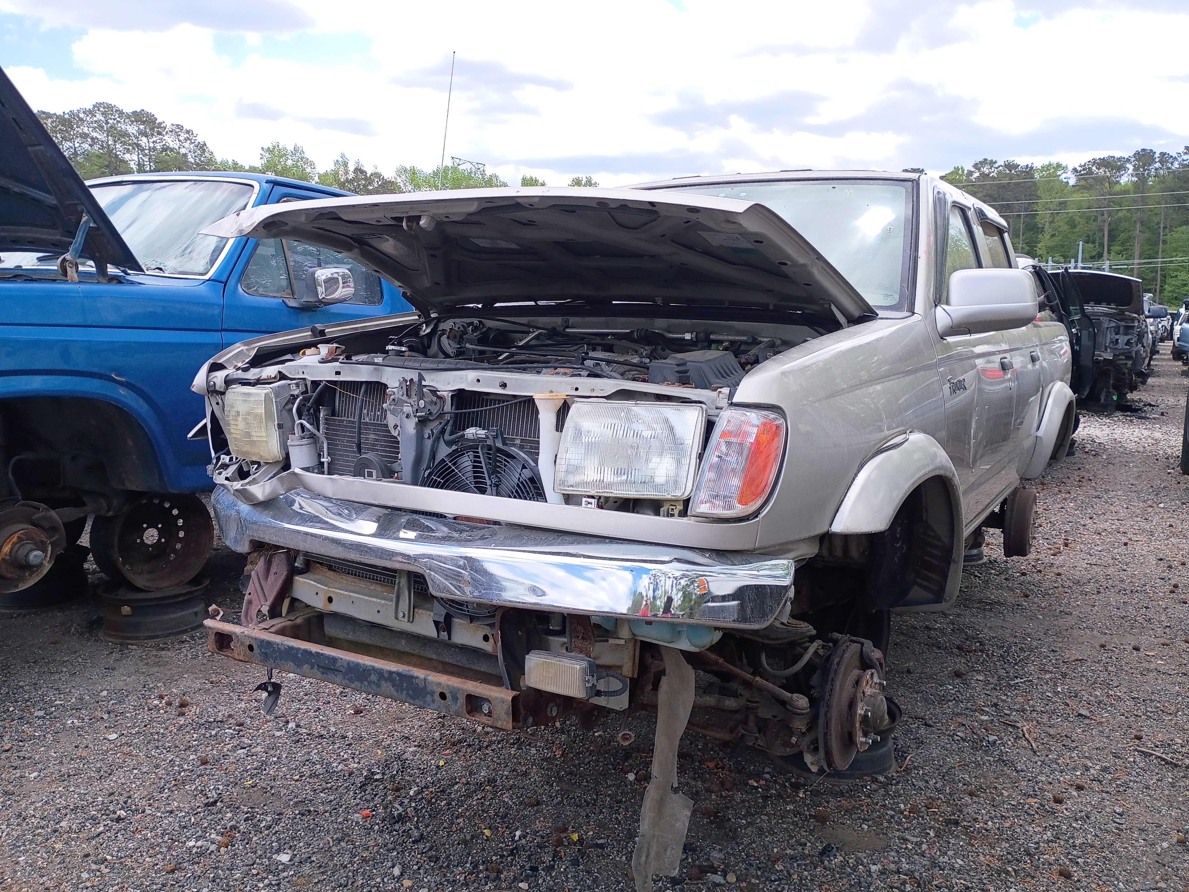 2000 NISSAN Frontier
