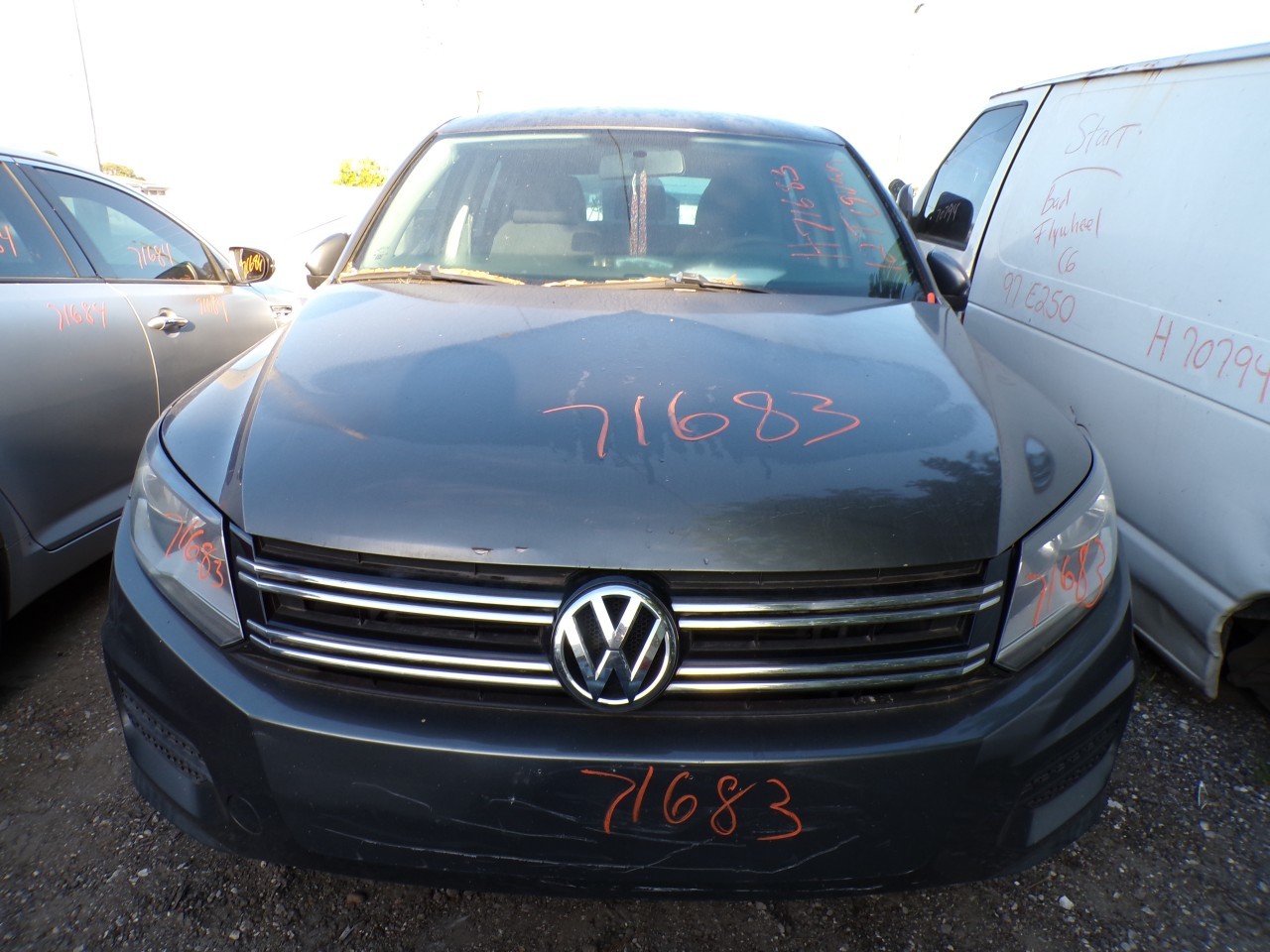 2012 VOLKSWAGEN Tiguan