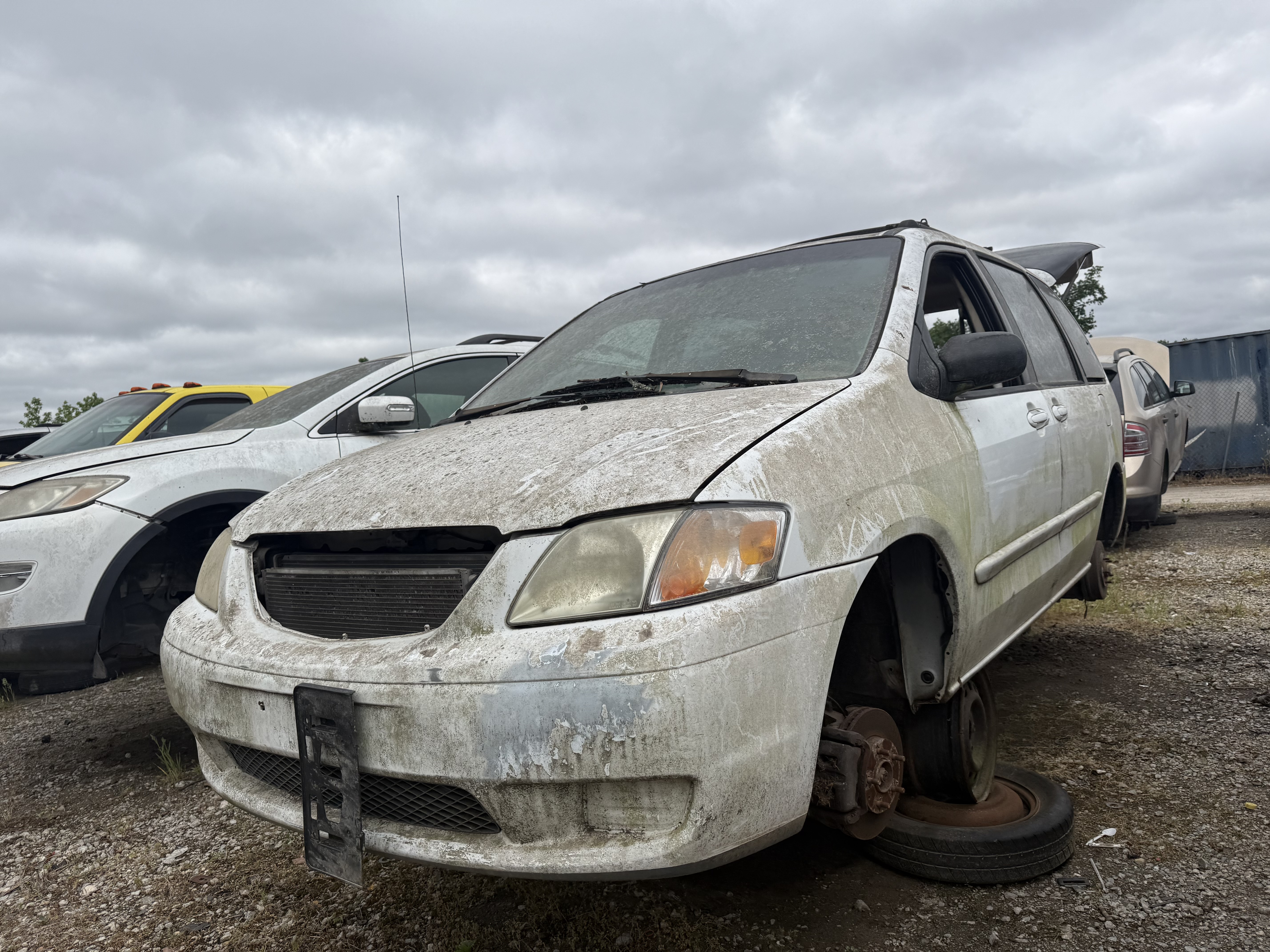 2001 MAZDA Mpv