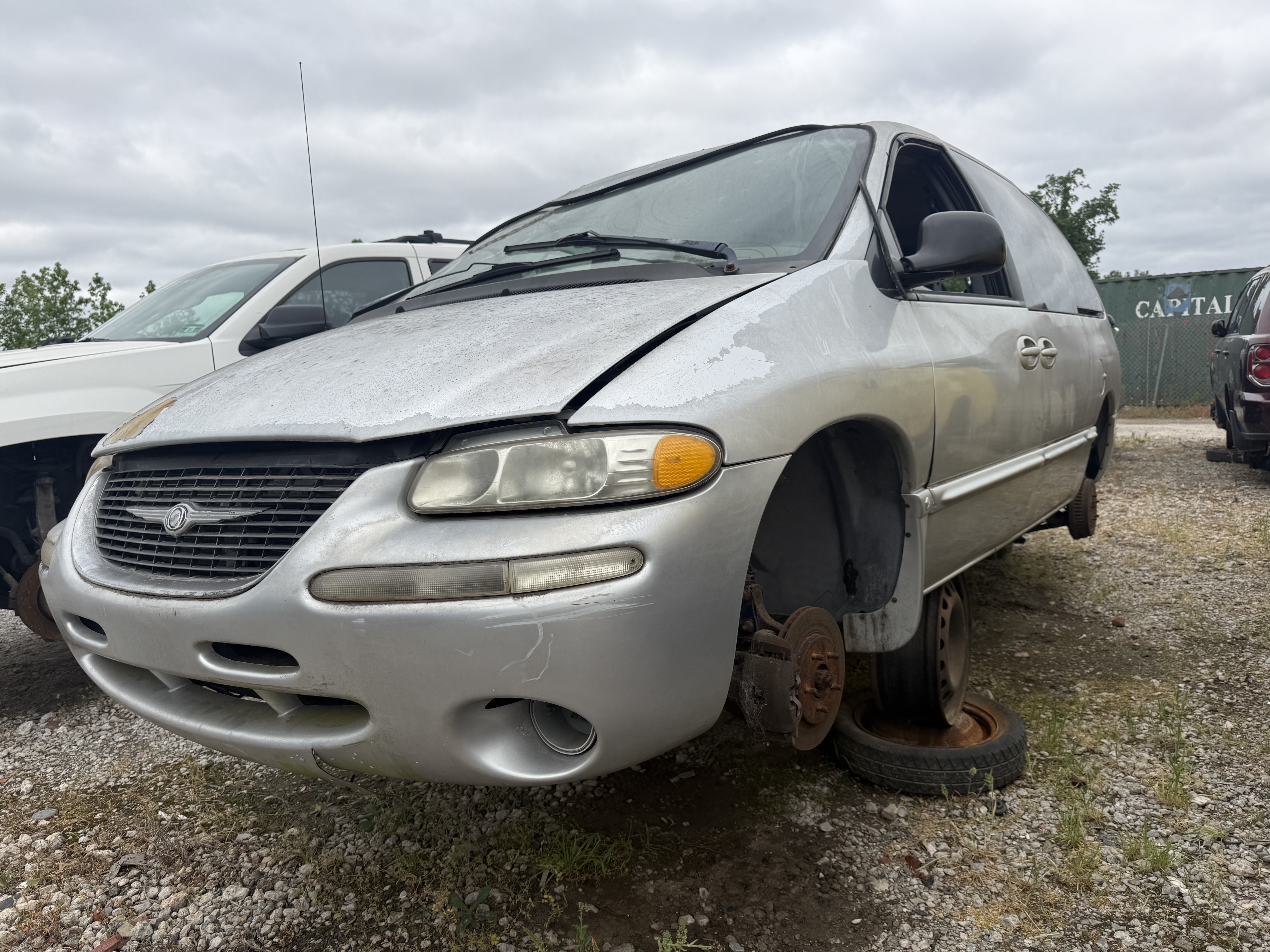 2000 CHRYSLER Town and Country