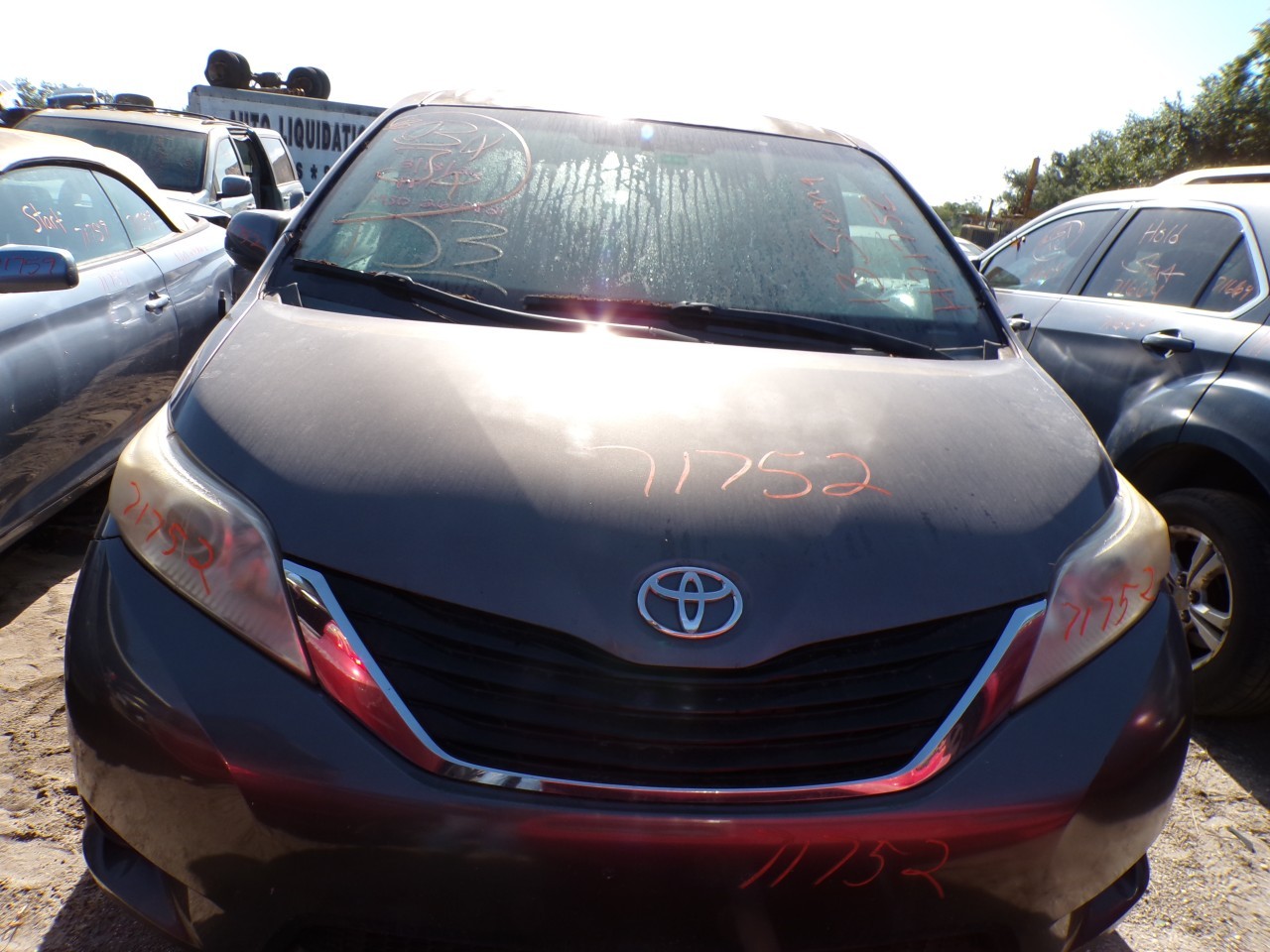 2013 TOYOTA Sienna