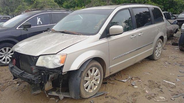 2013 CHRYSLER Town and Country