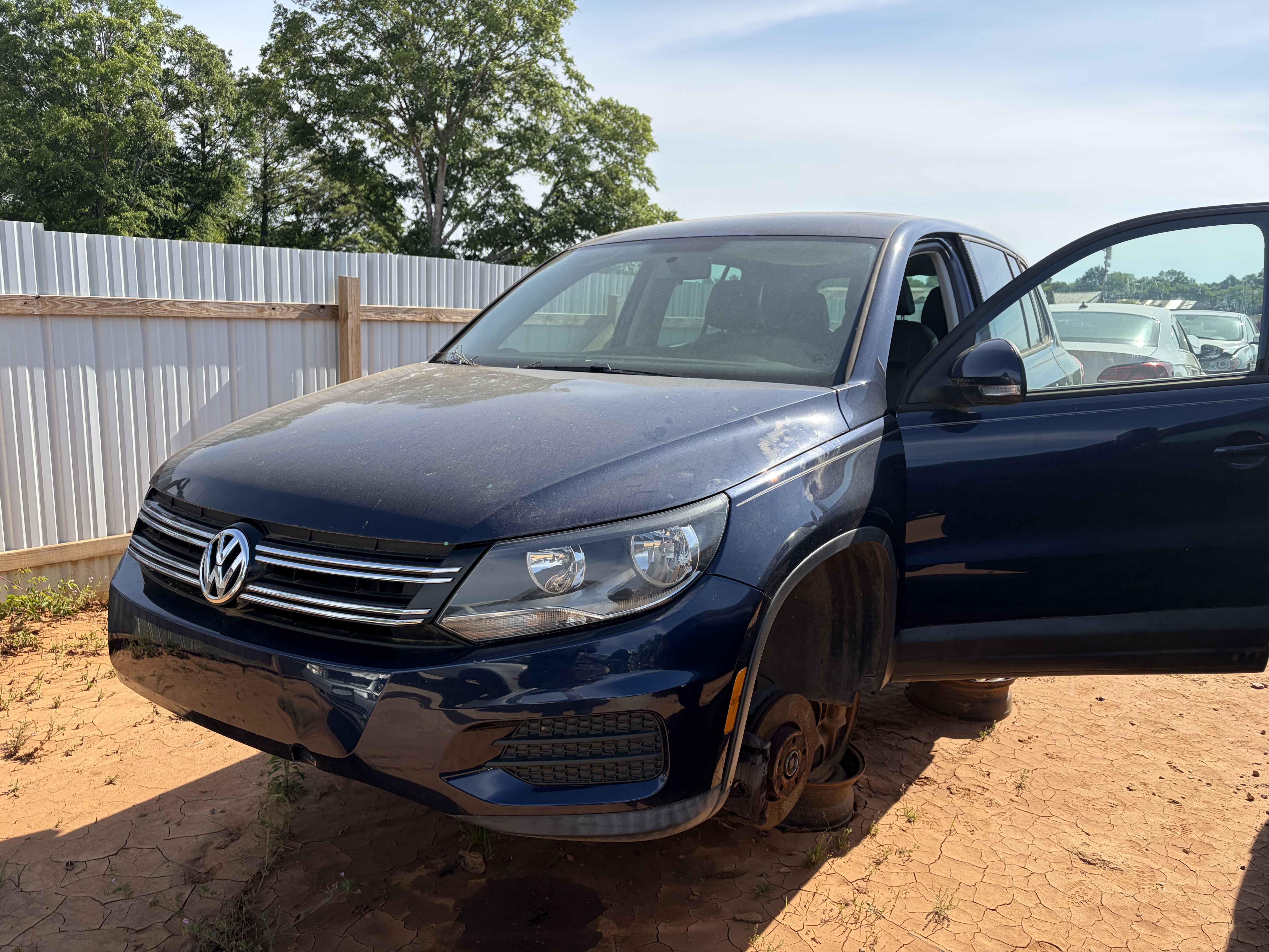 2012 VOLKSWAGEN Tiguan