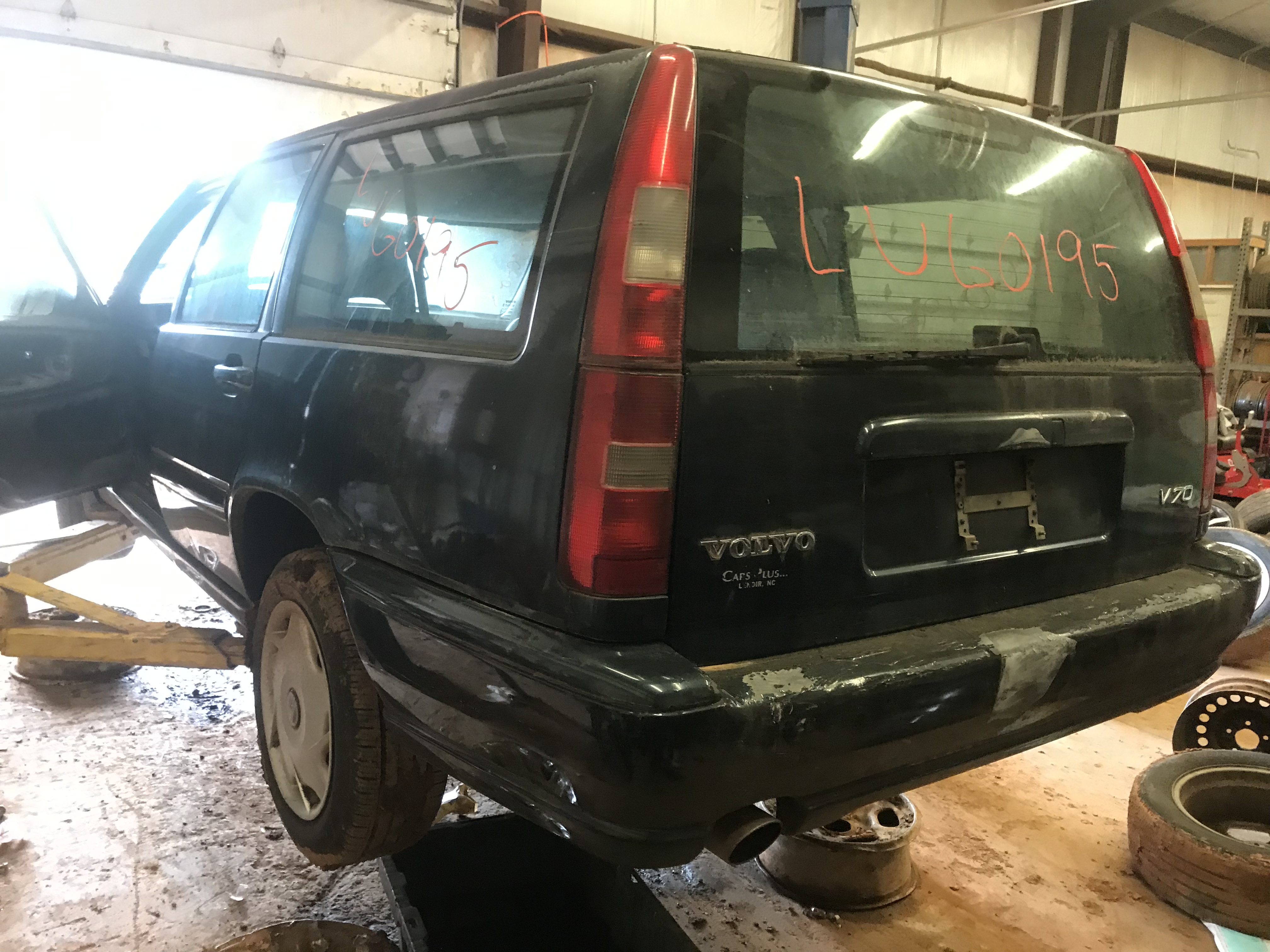 1998 VOLVO V70