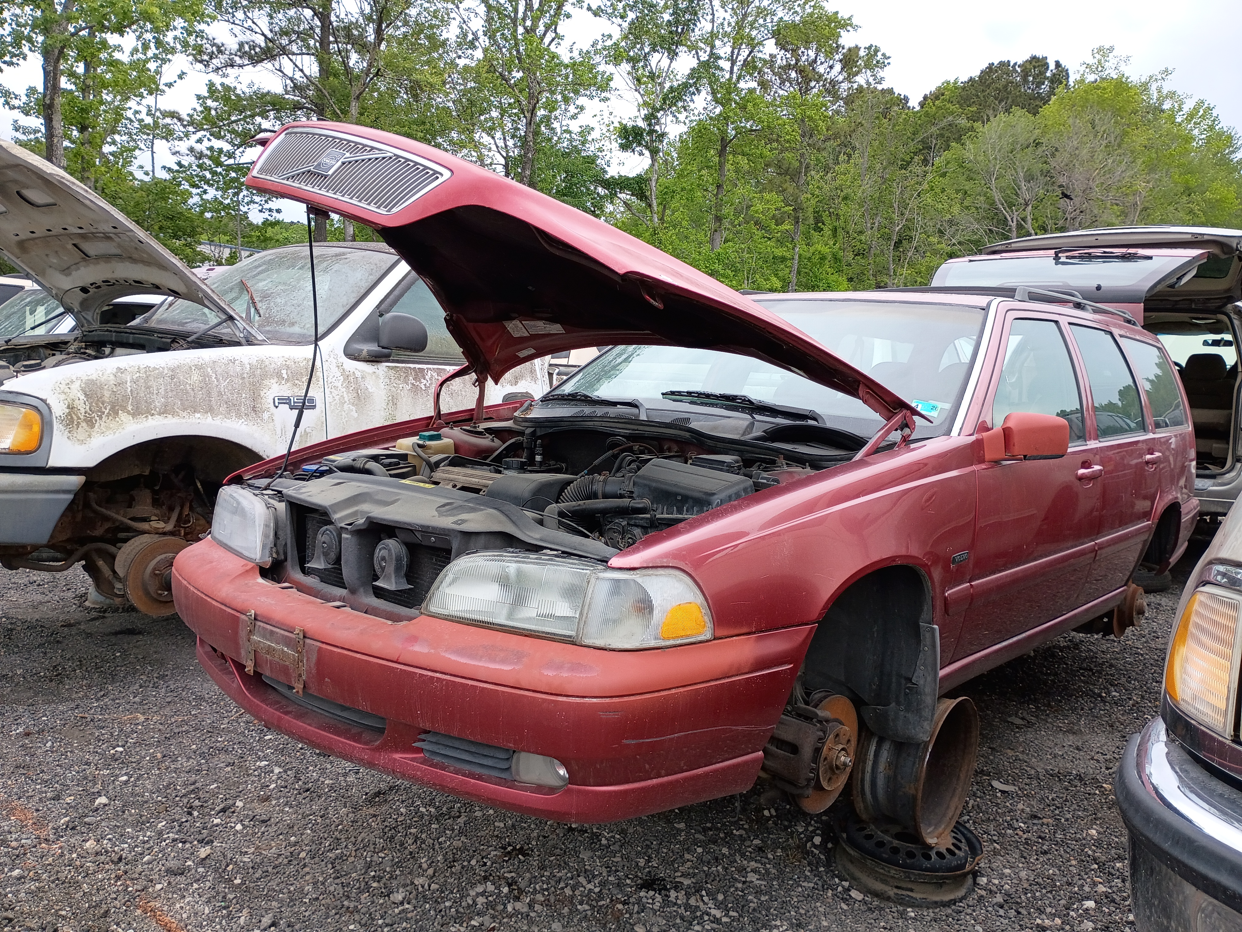 1998 VOLVO V70