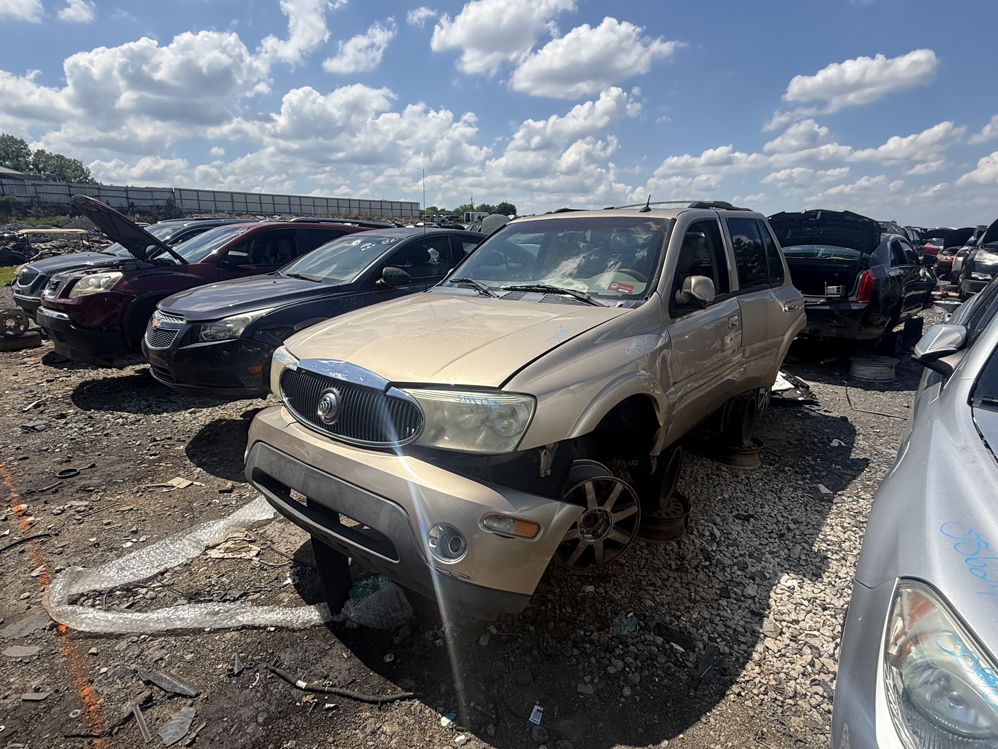 2004 BUICK Rainier