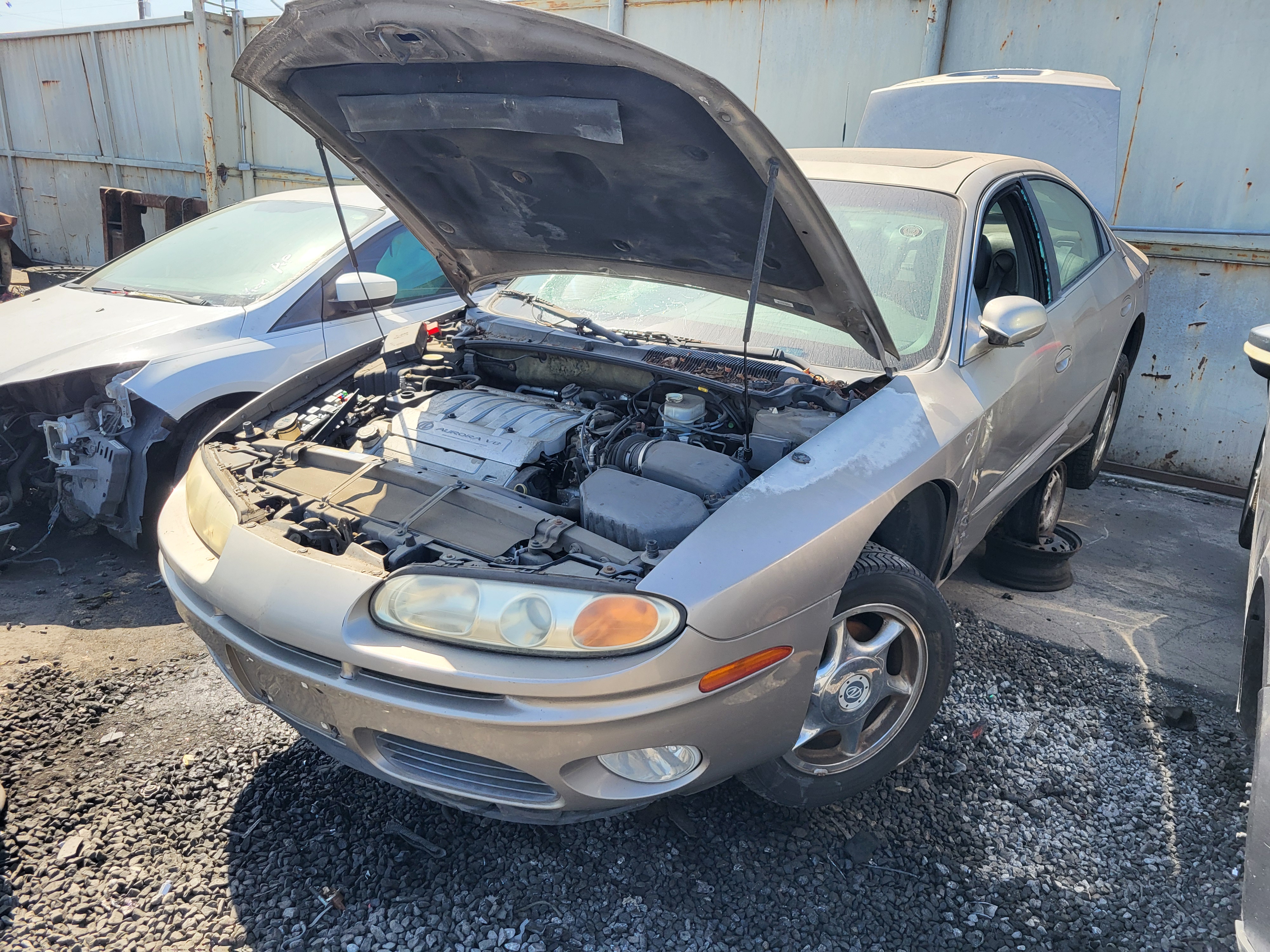 2001 OLDSMOBILE Aurora