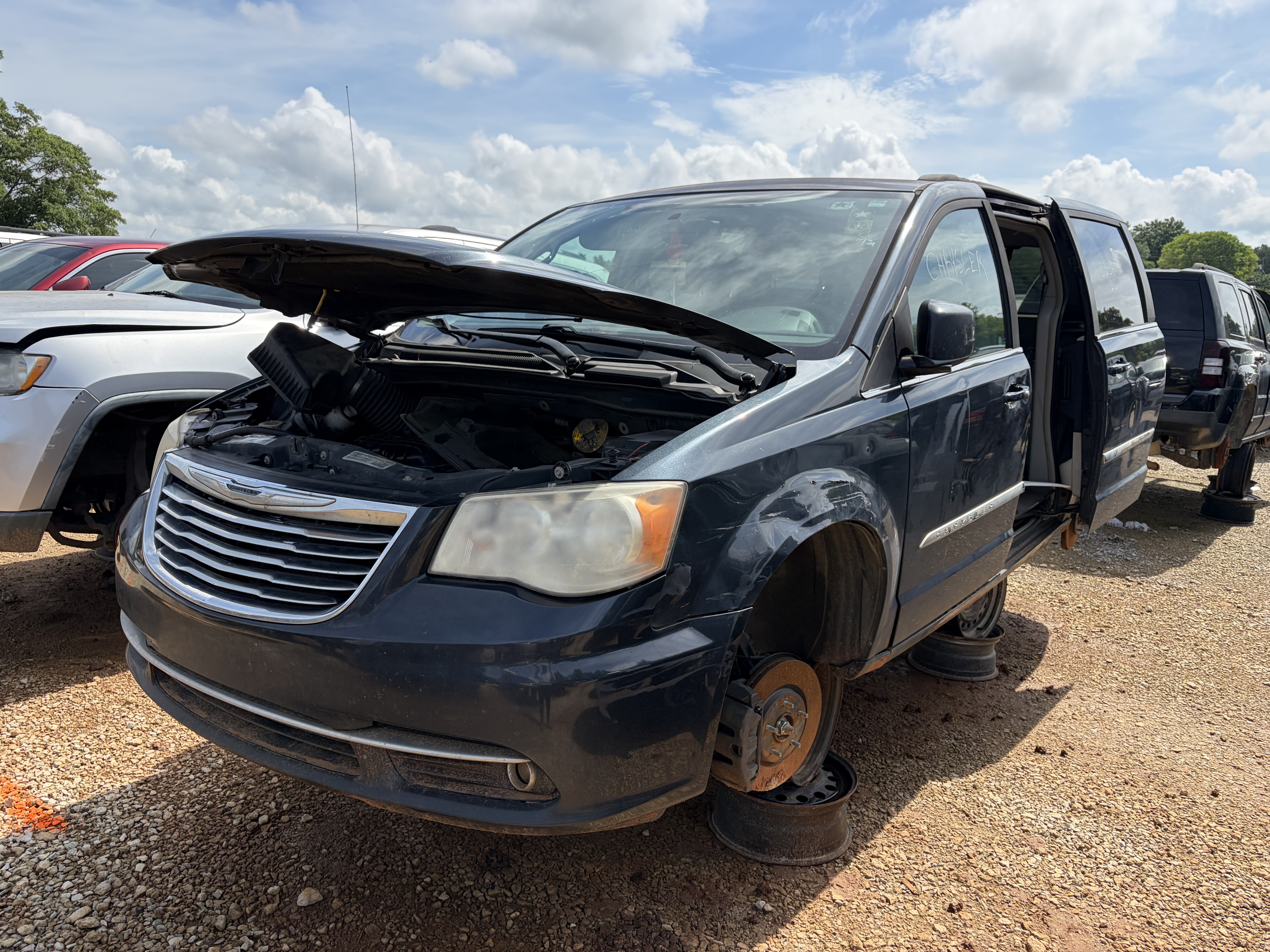 2014 CHRYSLER Town and Country