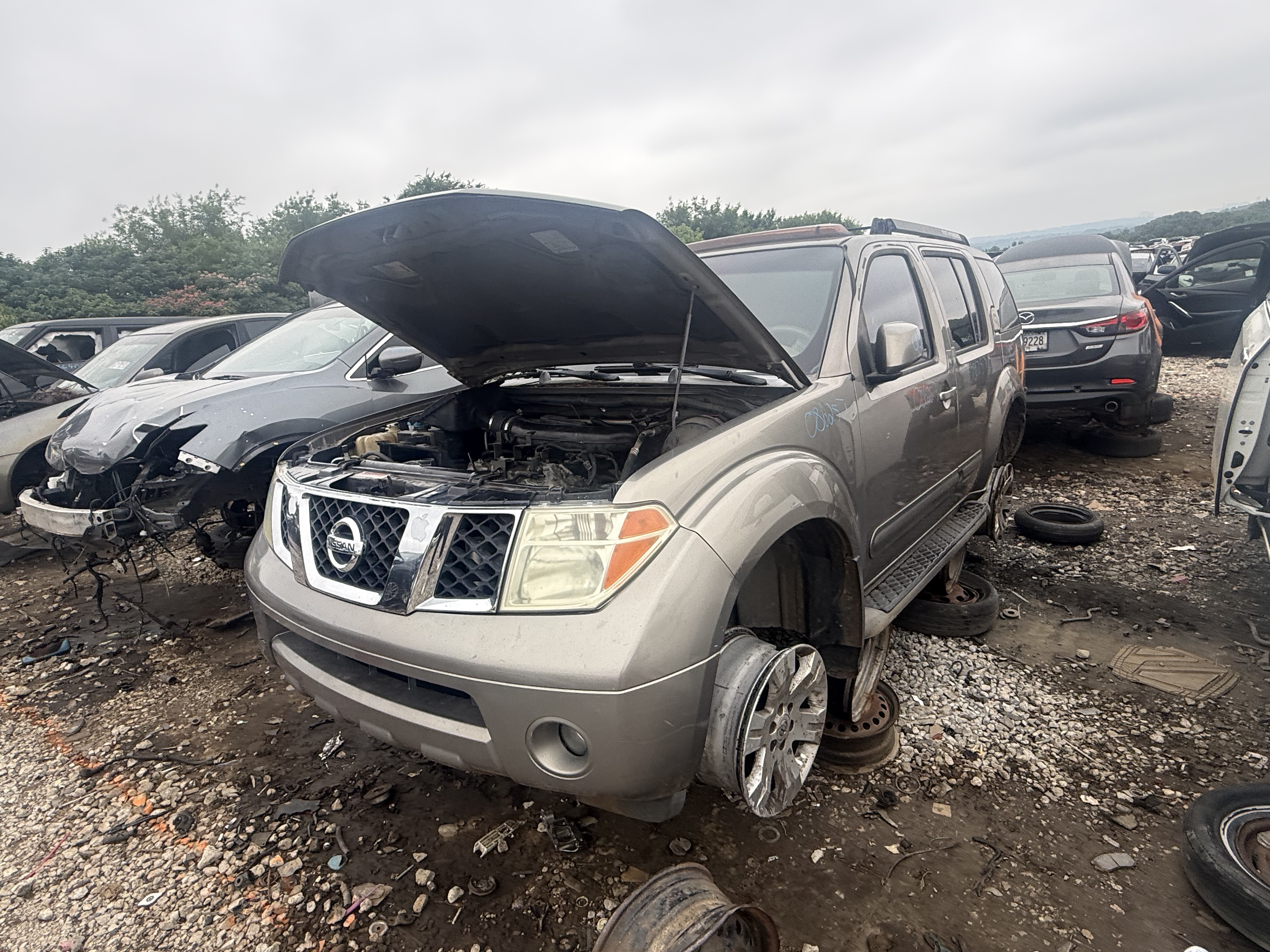2005 NISSAN Pathfinder