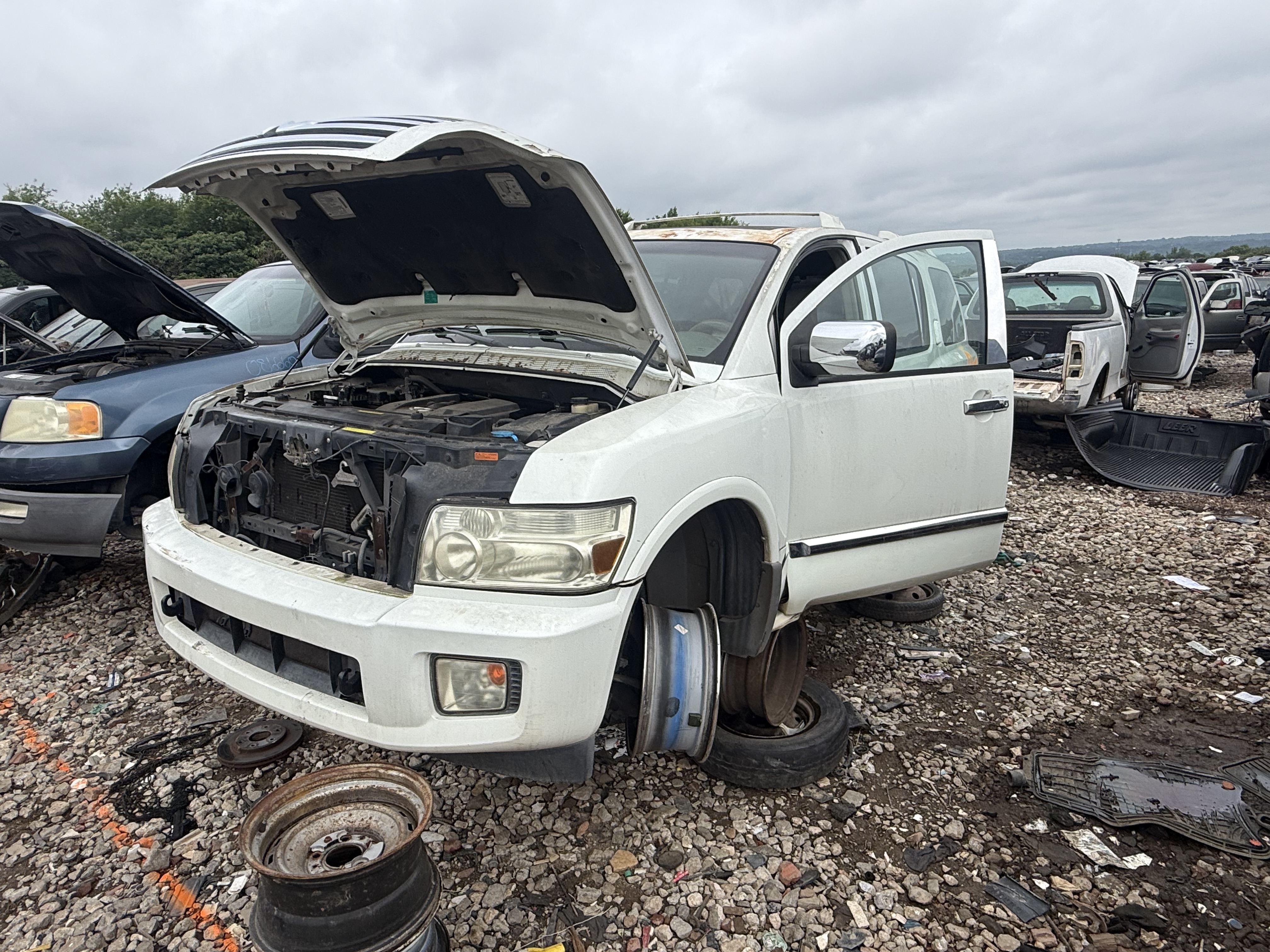2004 INFINITI Qx56