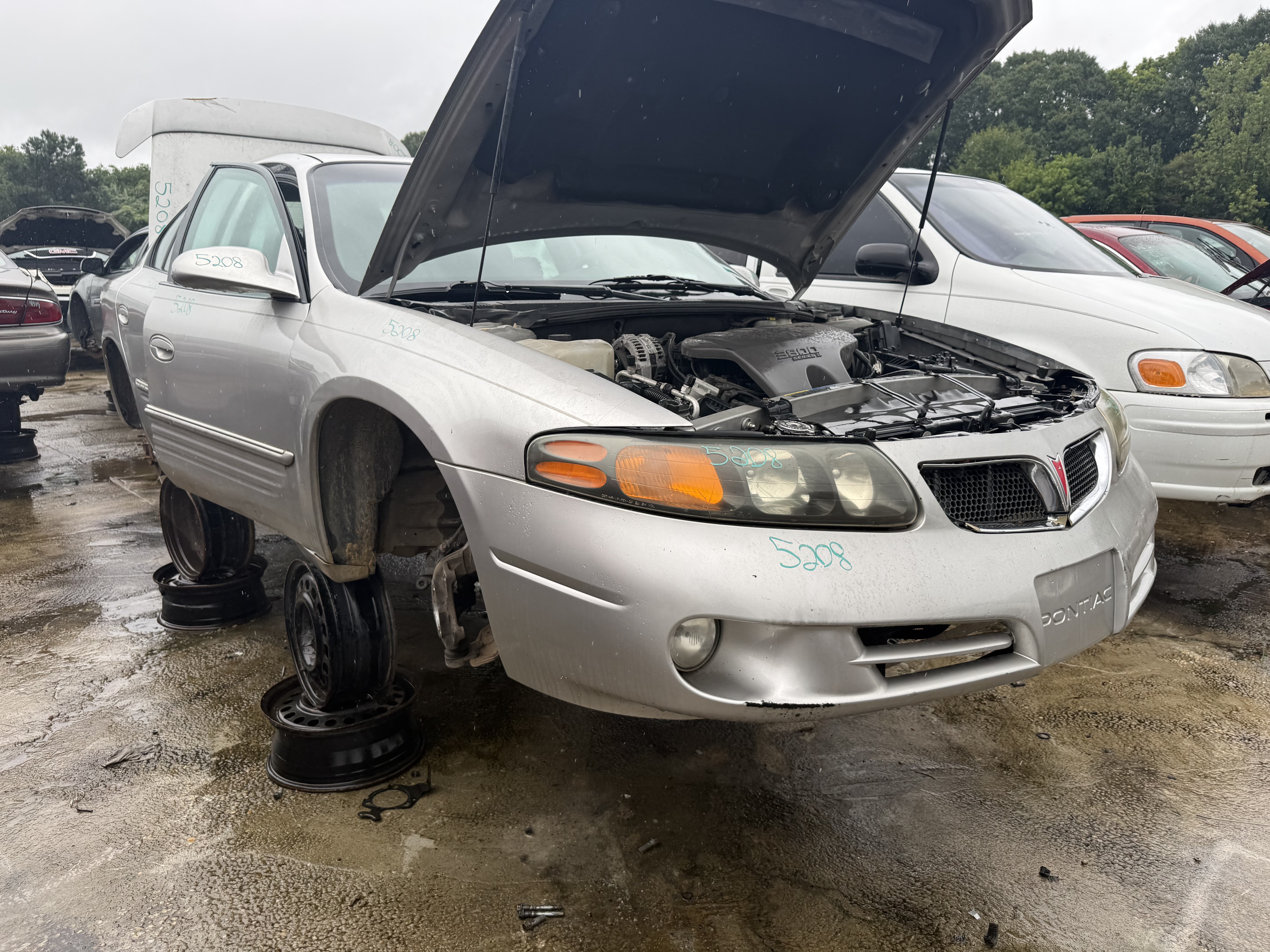 2004 PONTIAC Bonneville
