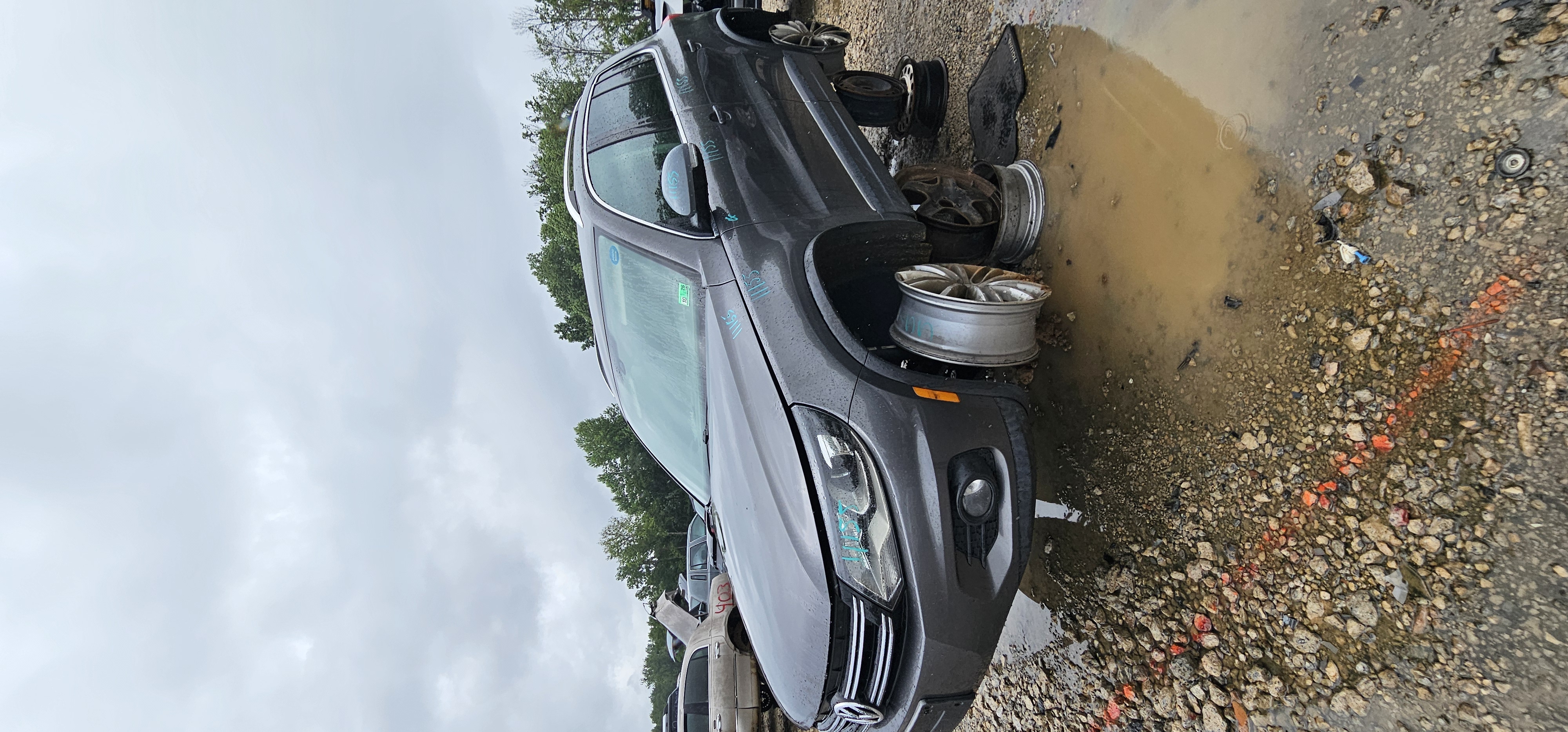 2013 VOLKSWAGEN Tiguan
