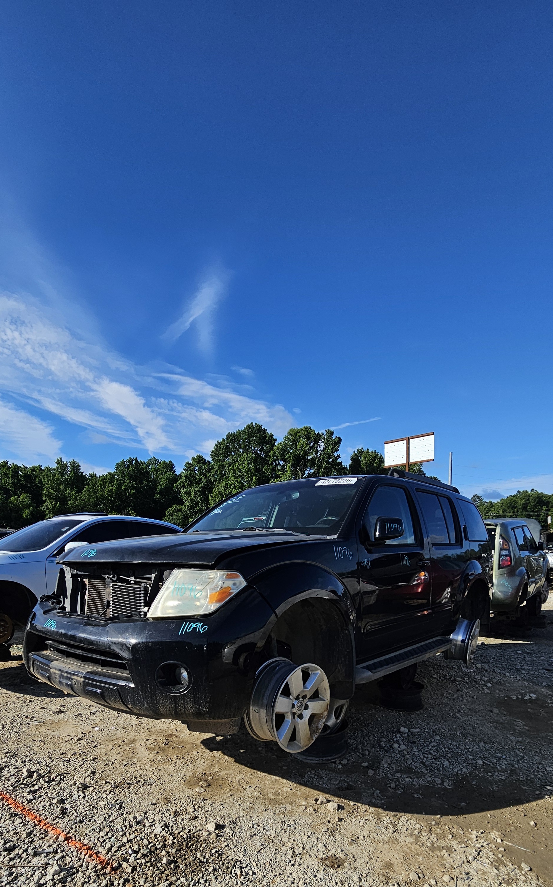 2011 NISSAN Pathfinder