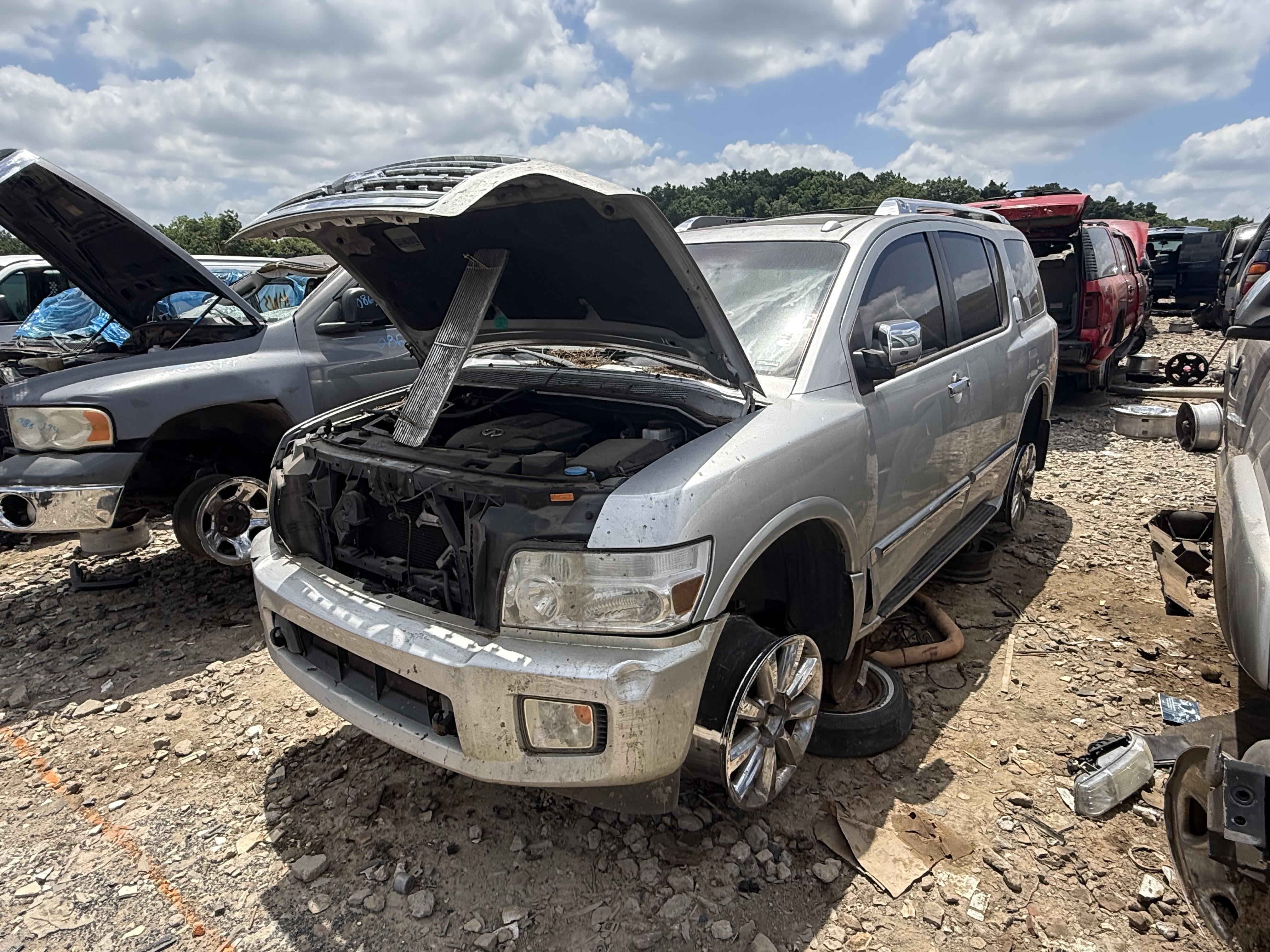 2010 INFINITI Qx56
