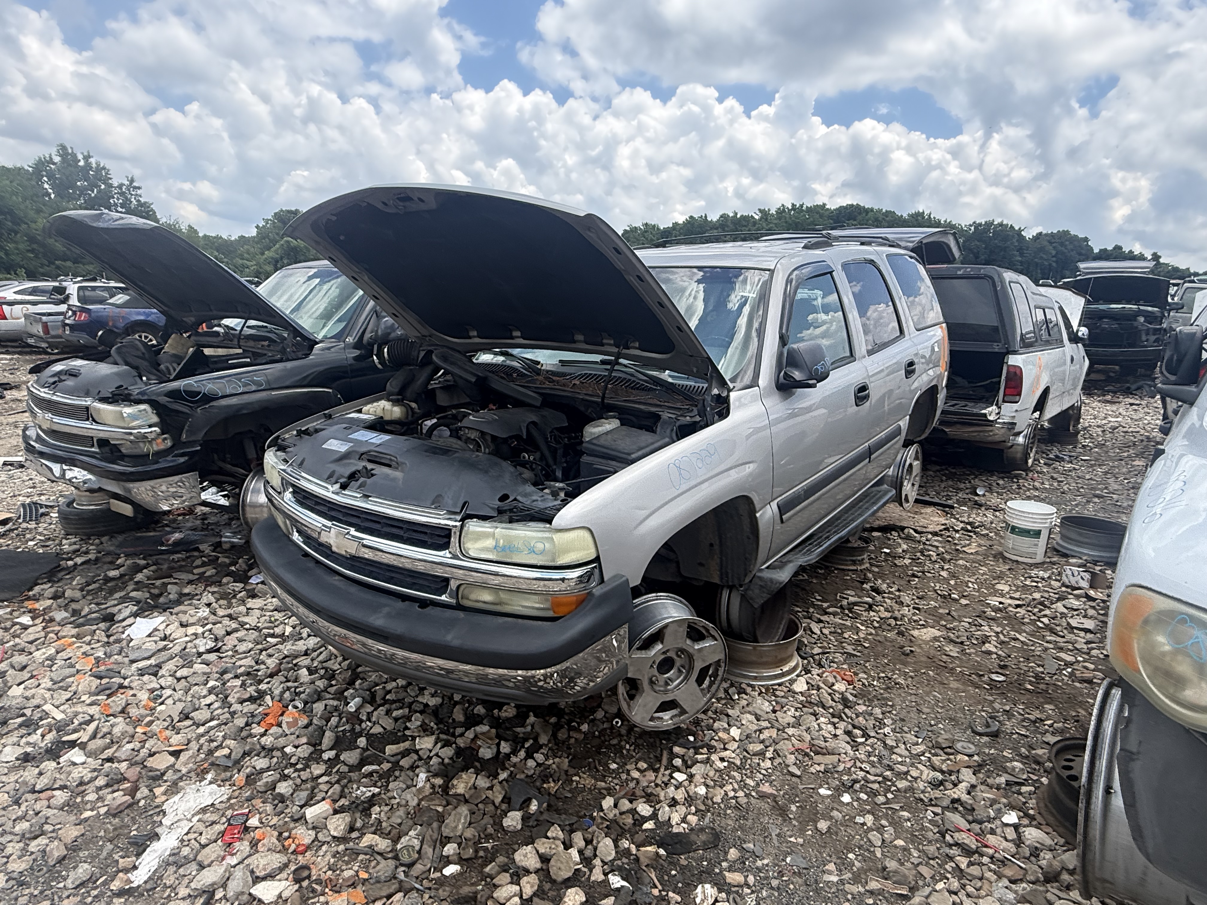 2004 CHEVROLET Tahoe