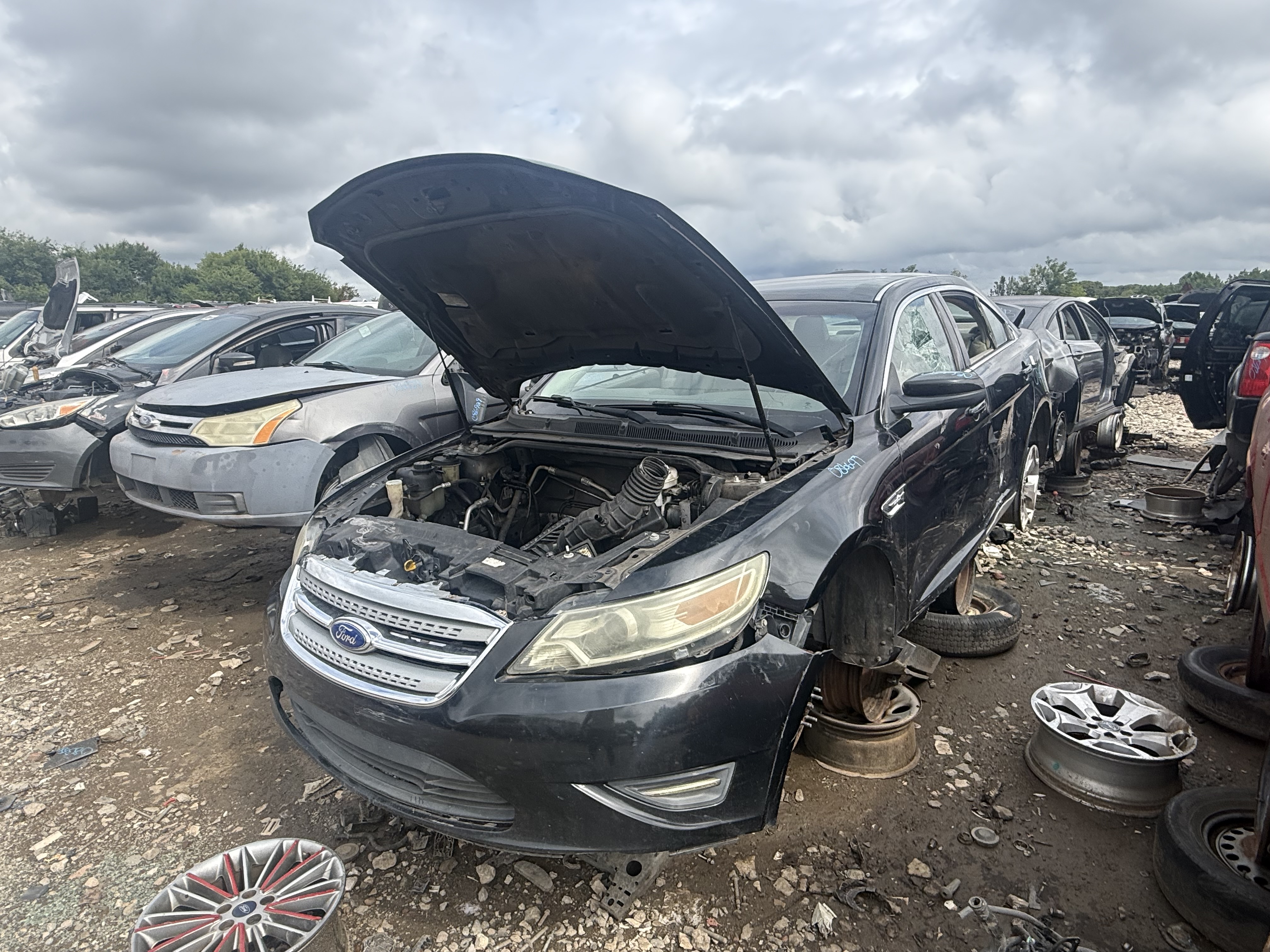 2011 FORD Taurus