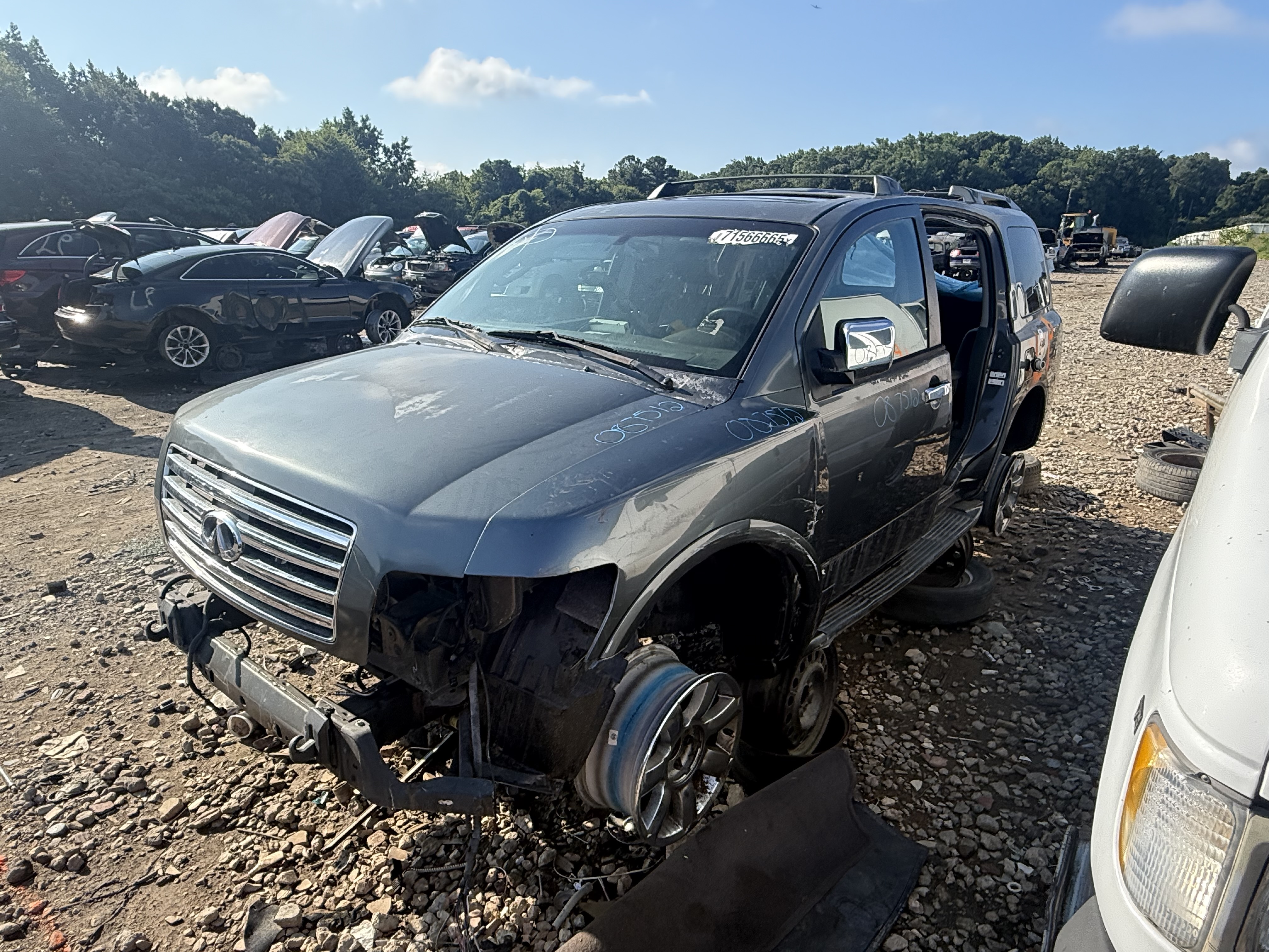 2005 INFINITI Qx56