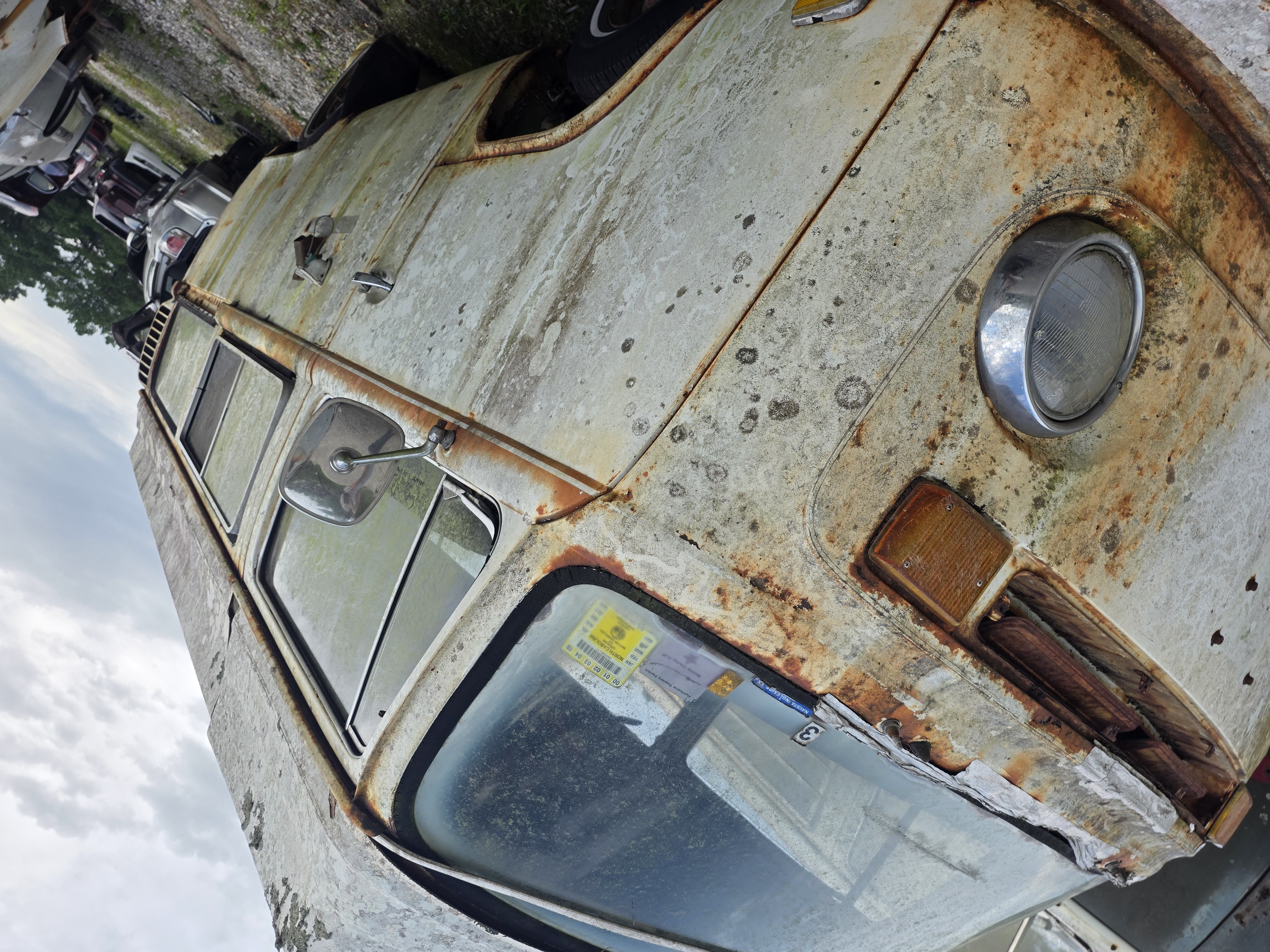 1981 VOLKSWAGEN KOMBI
