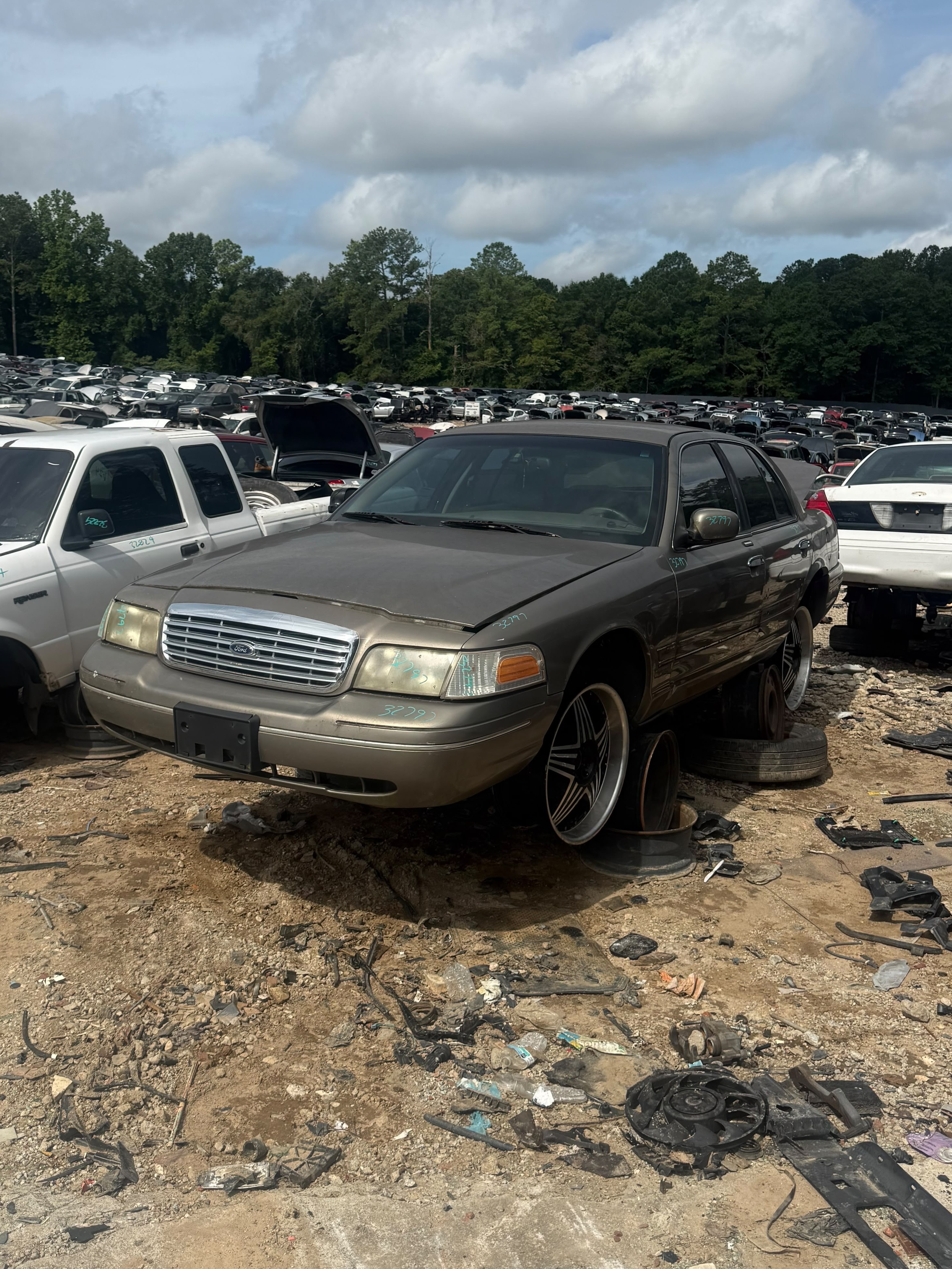 2002 FORD Crown Victoria