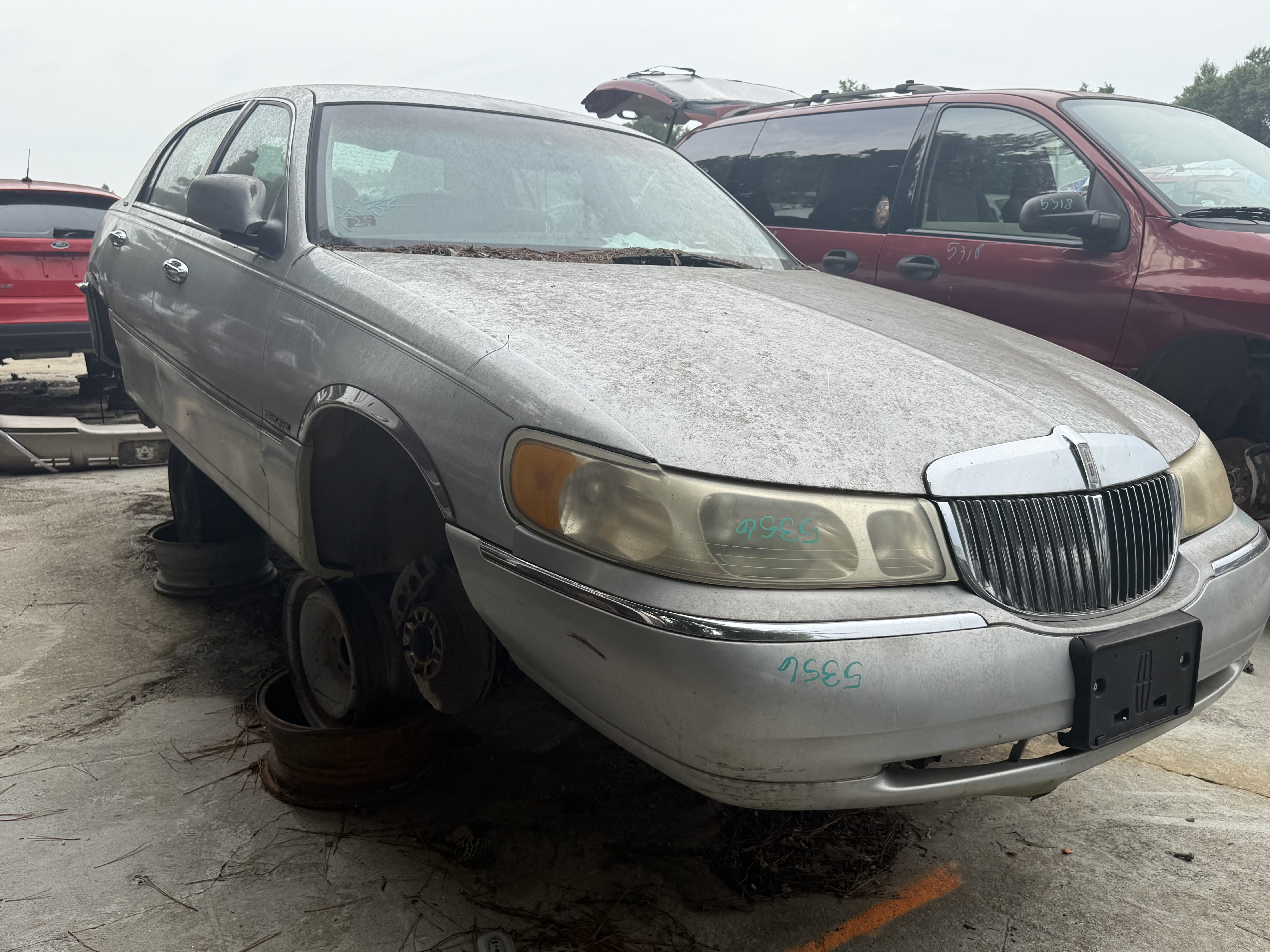 1998 LINCOLN Town Car
