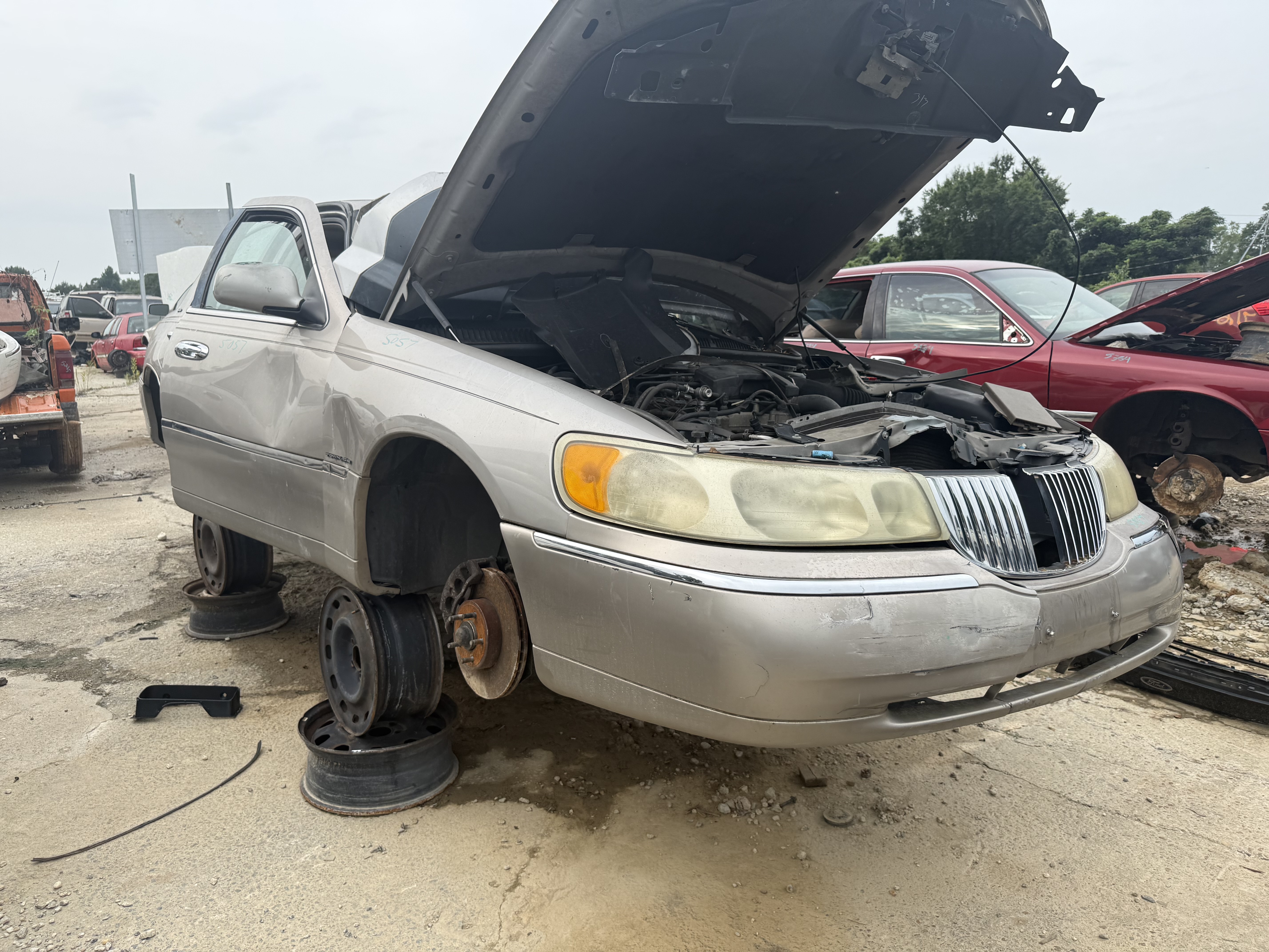 2002 LINCOLN Town Car