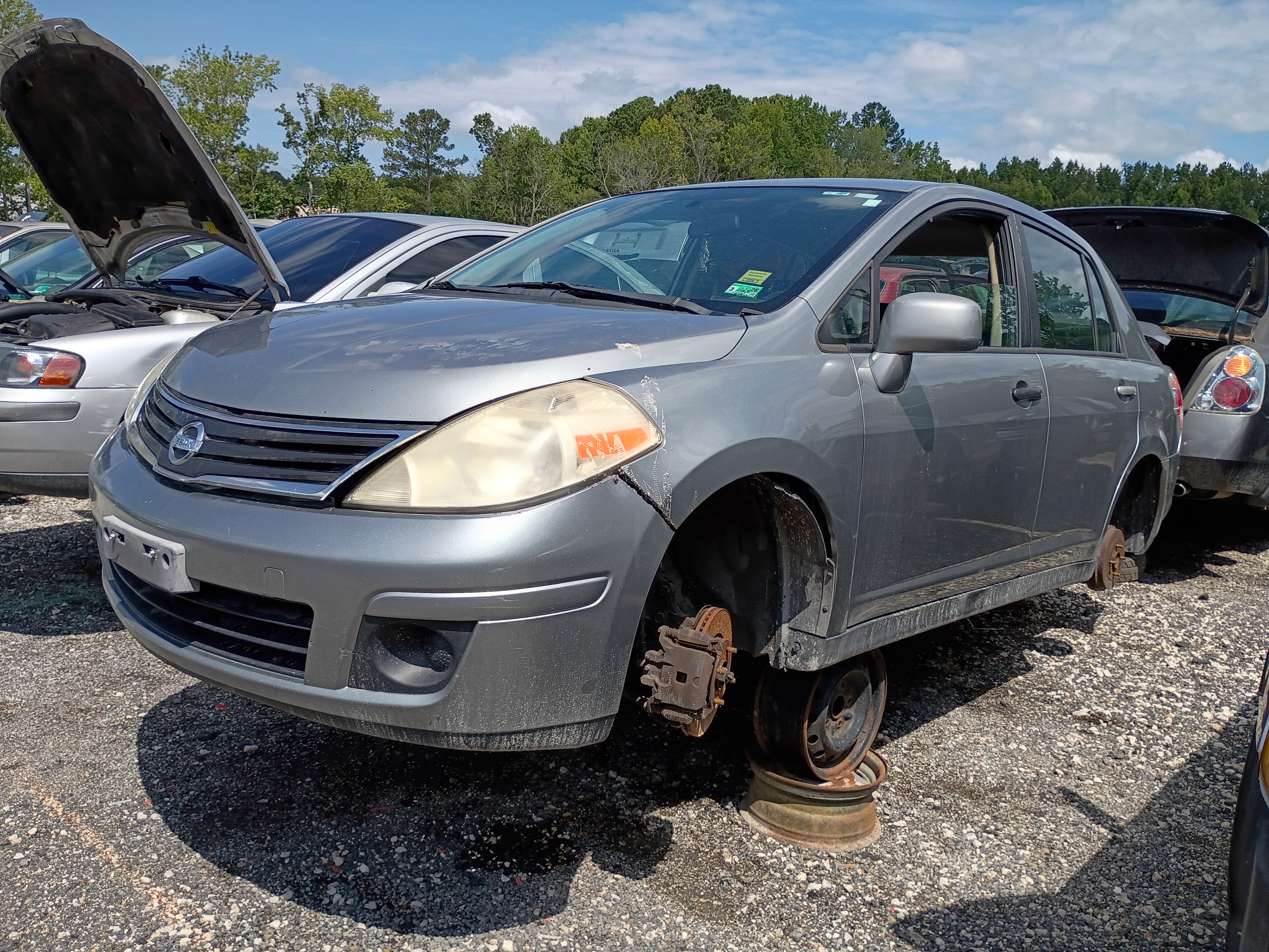 2011 NISSAN Versa