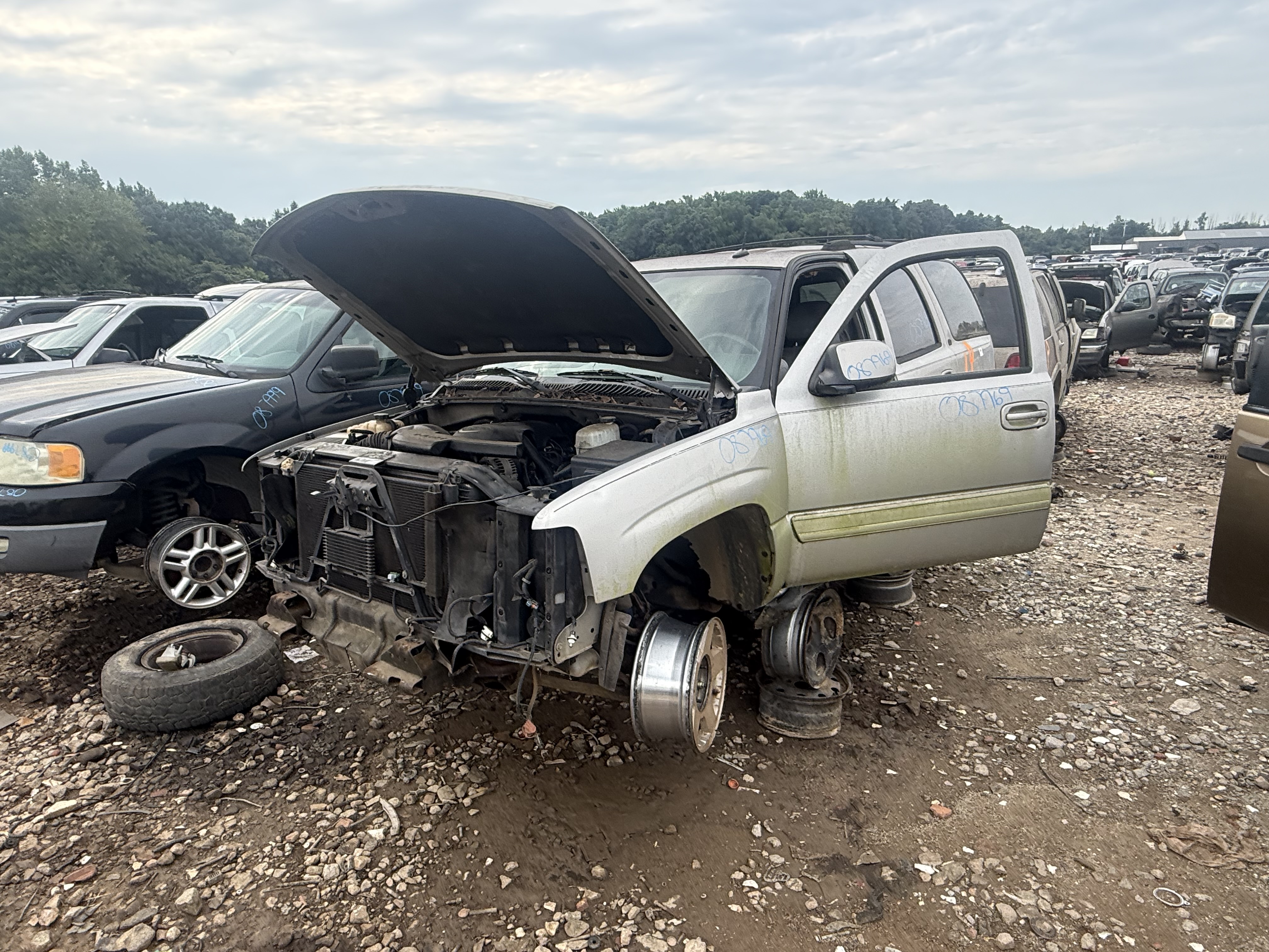2004 CHEVROLET Tahoe